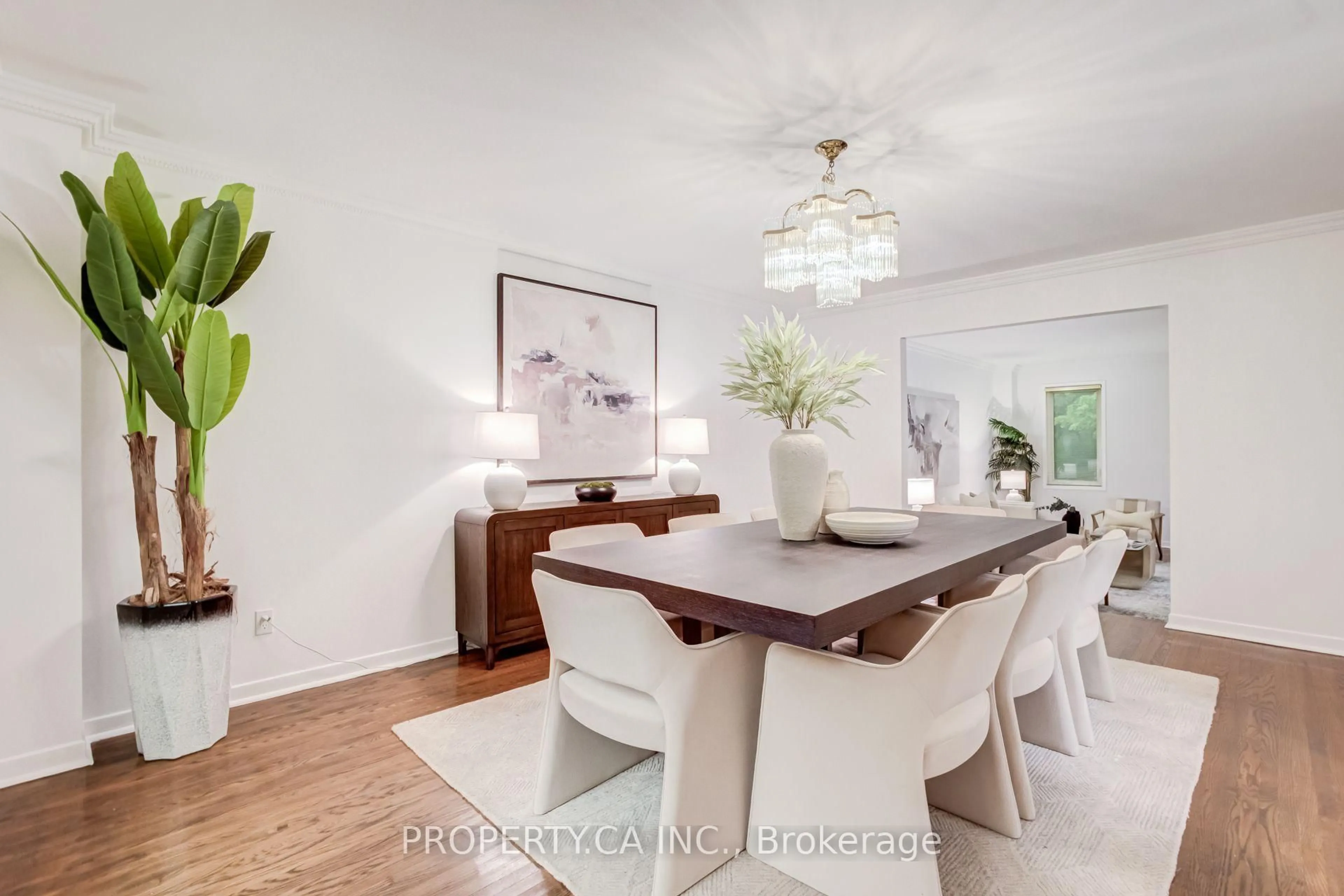 Dining room, wood/laminate floor for 143 Cambridge Cres, Richmond Hill Ontario L4C 6G1