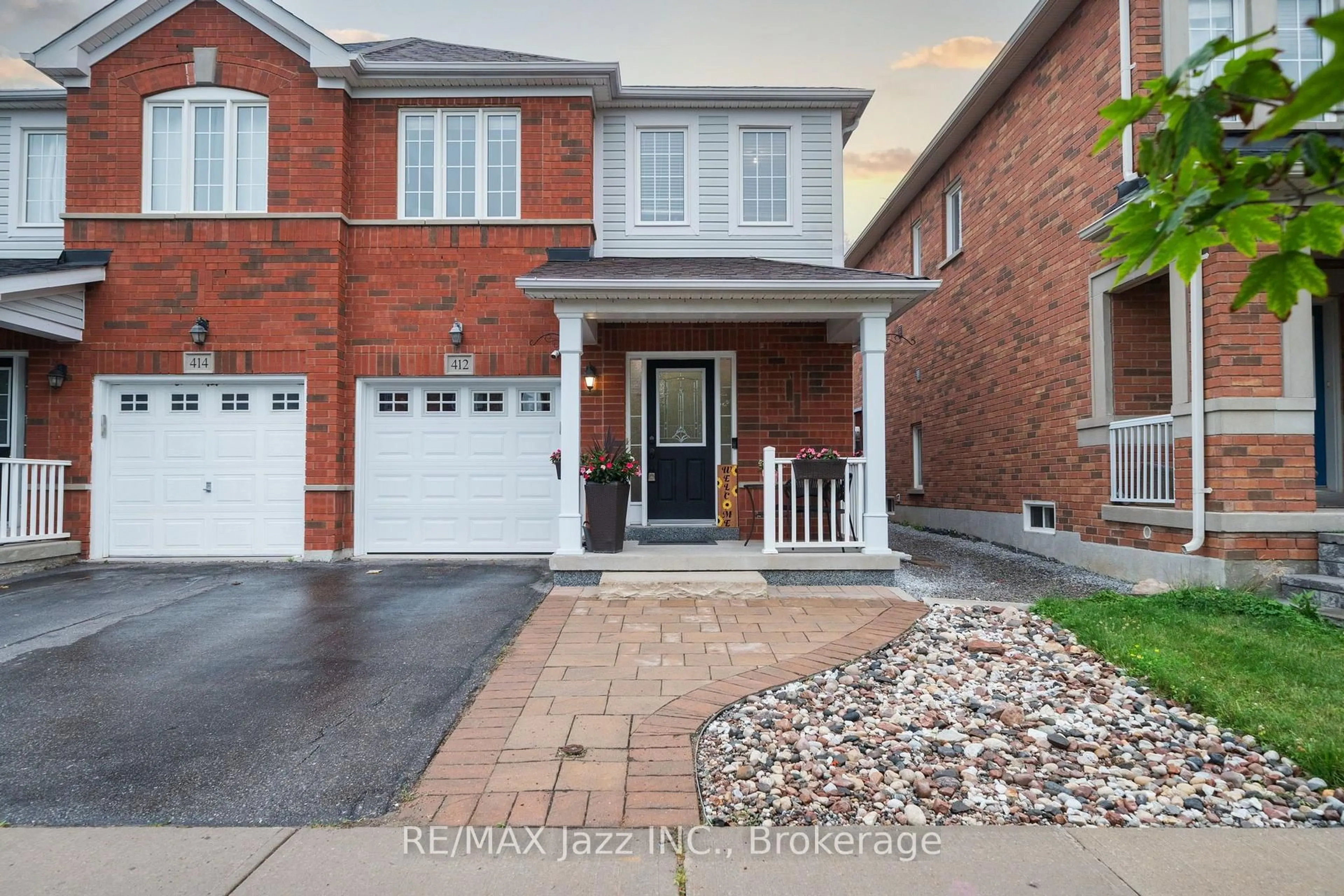 Home with brick exterior material, street for 412 Reeves Way Blvd, Whitchurch-Stouffville Ontario L4A 0H2