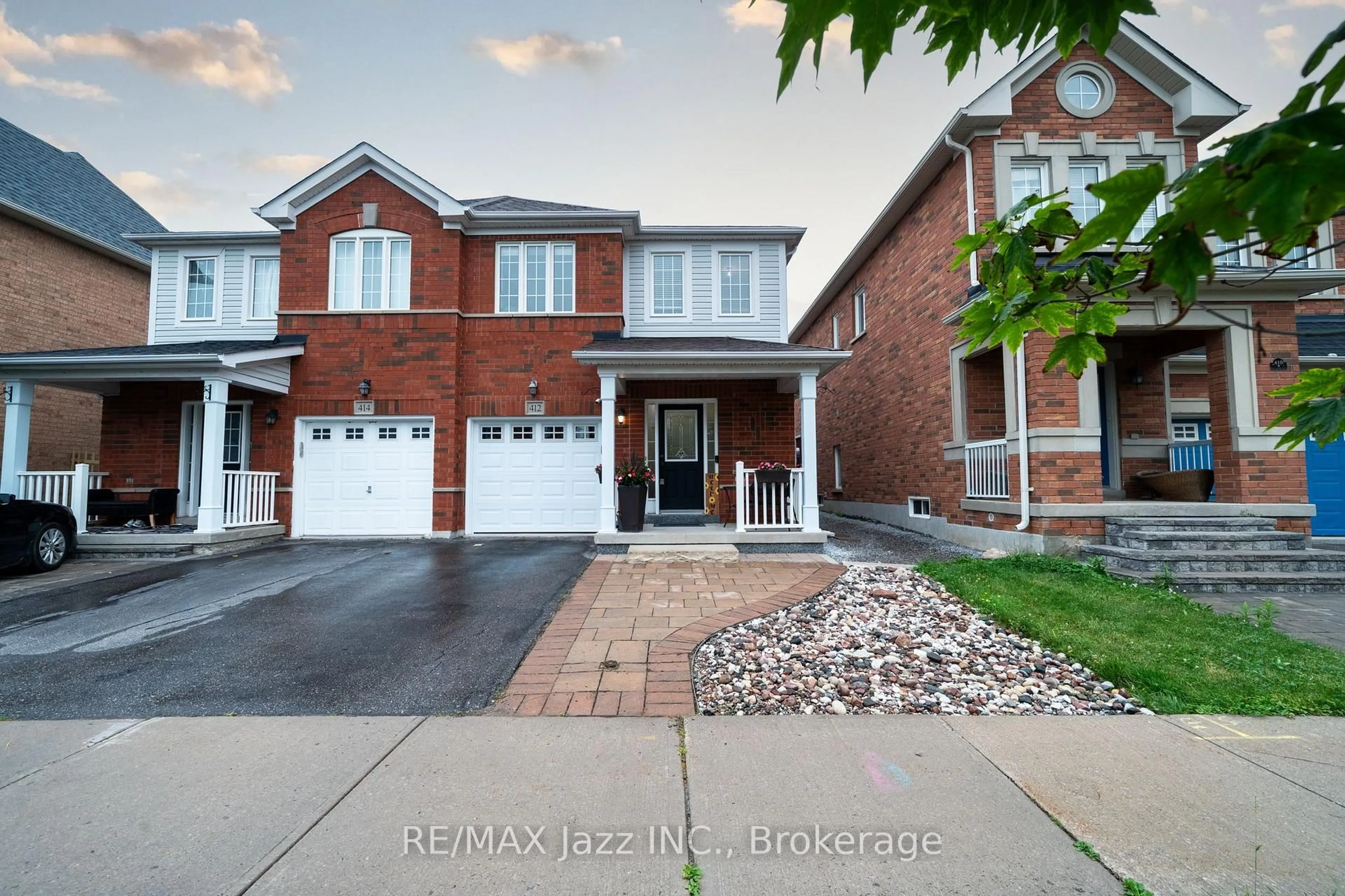 Home with brick exterior material, street for 412 Reeves Way Blvd, Whitchurch-Stouffville Ontario L4A 0H2