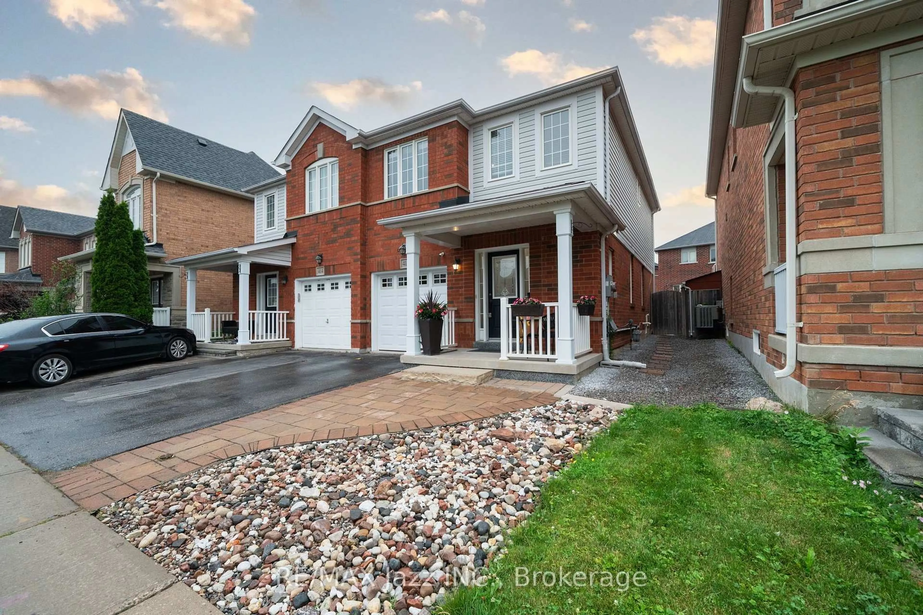 Home with brick exterior material, street for 412 Reeves Way Blvd, Whitchurch-Stouffville Ontario L4A 0H2