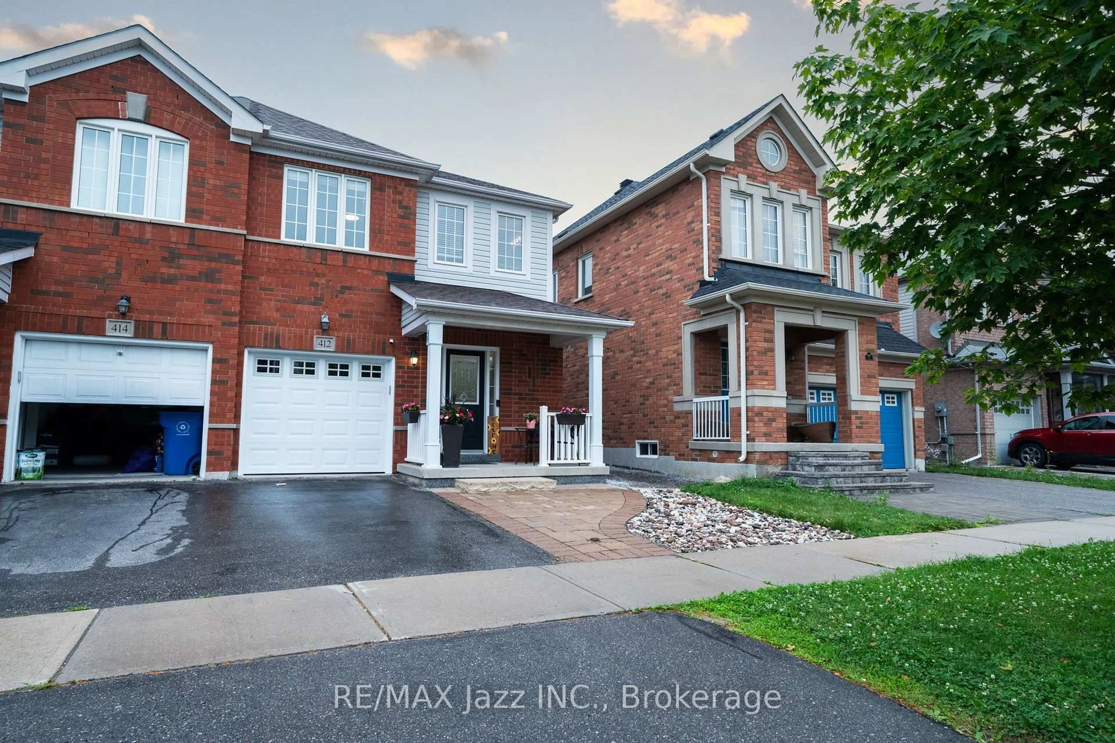 Home with brick exterior material, street for 412 Reeves Way Blvd, Whitchurch-Stouffville Ontario L4A 0H2