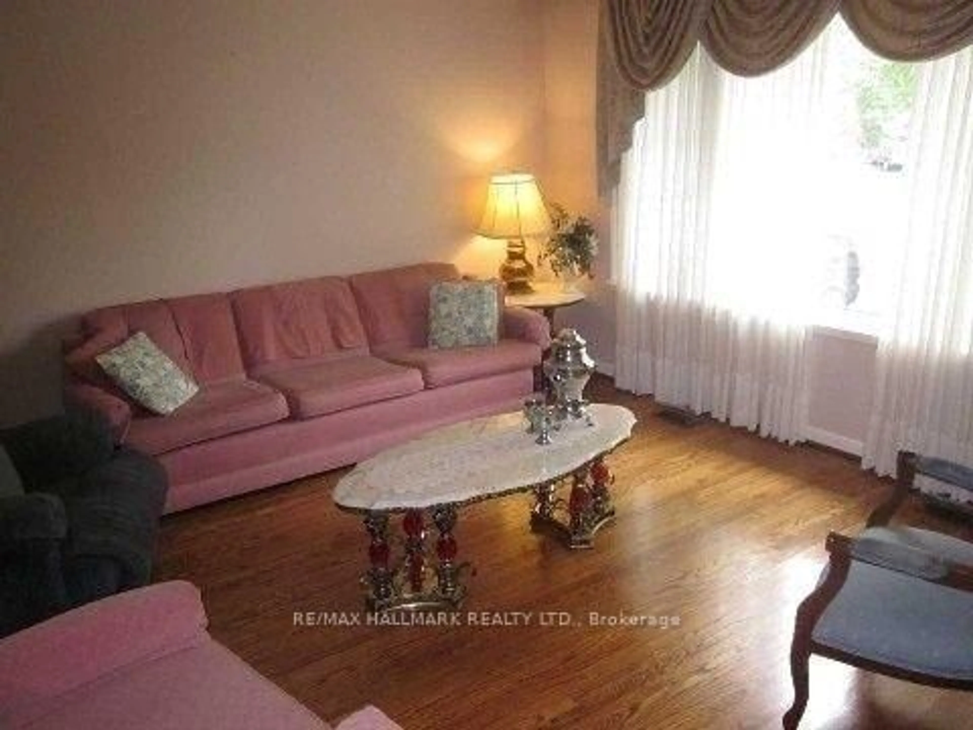 Living room with furniture, wood/laminate floor for 169 Trayborn Dr, Richmond Hill Ontario L4C 4K9