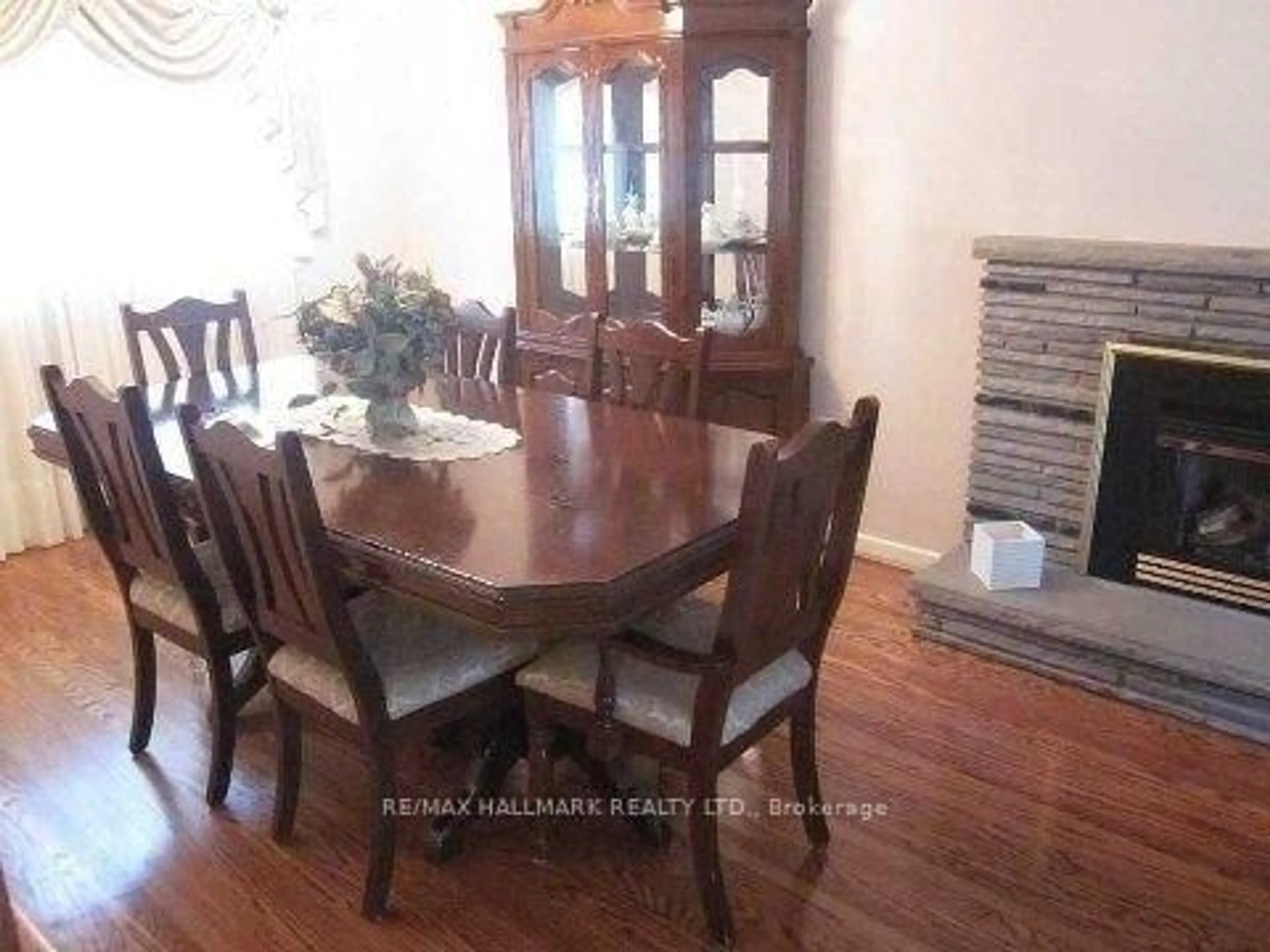 Dining room, wood/laminate floor for 169 Trayborn Dr, Richmond Hill Ontario L4C 4K9