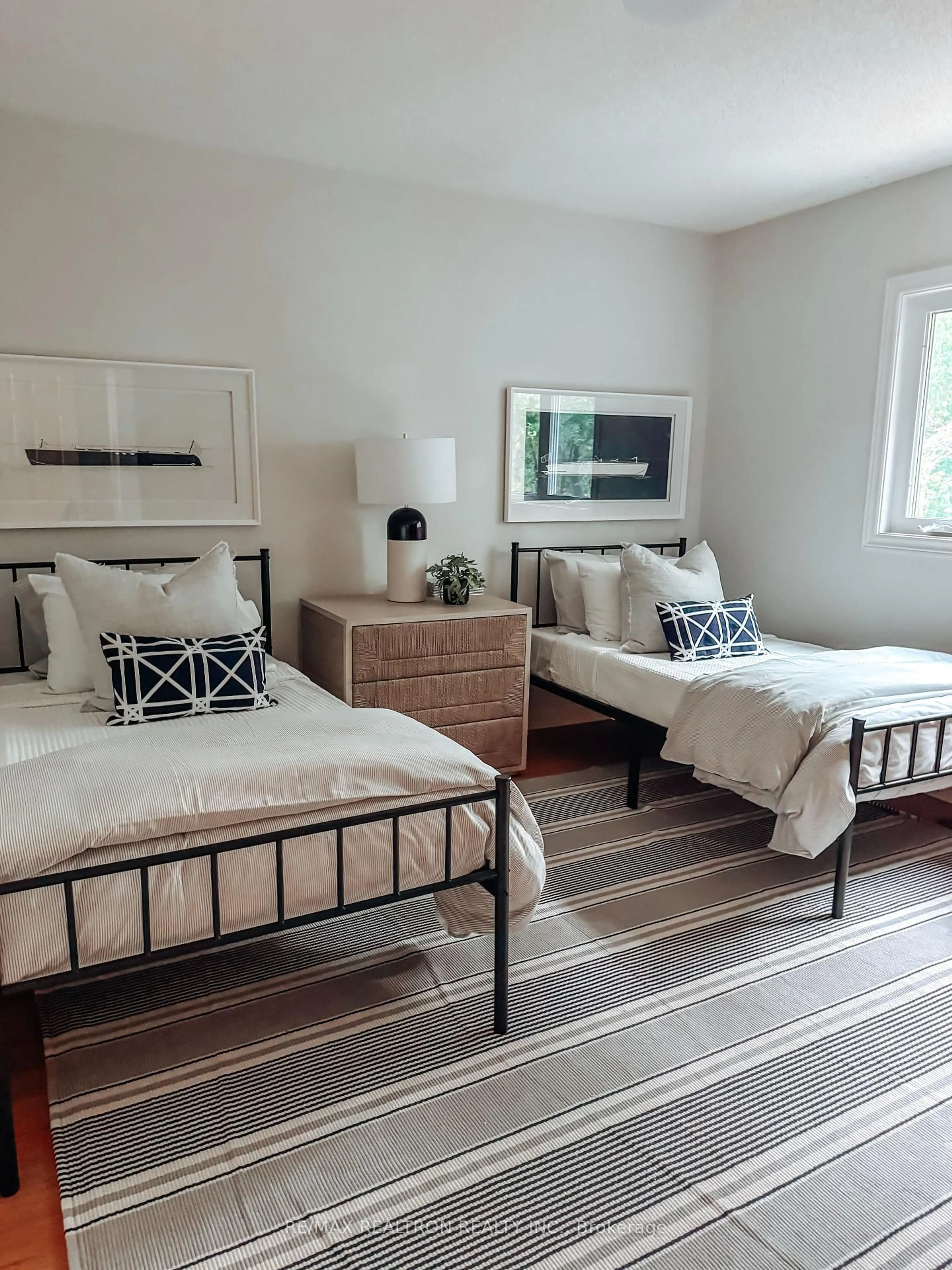 Bedroom with bed, carpet floor for 103 THORNBURY Circ, Vaughan Ontario L4J 5C1