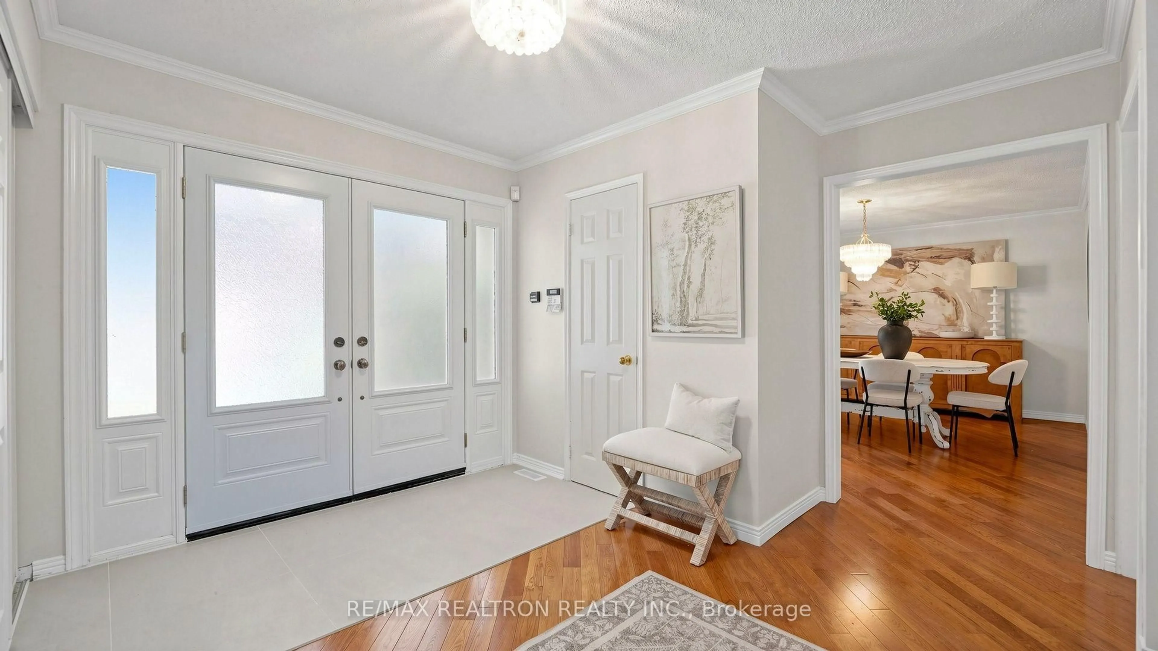 Indoor entryway for 103 THORNBURY Circ, Vaughan Ontario L4J 5C1