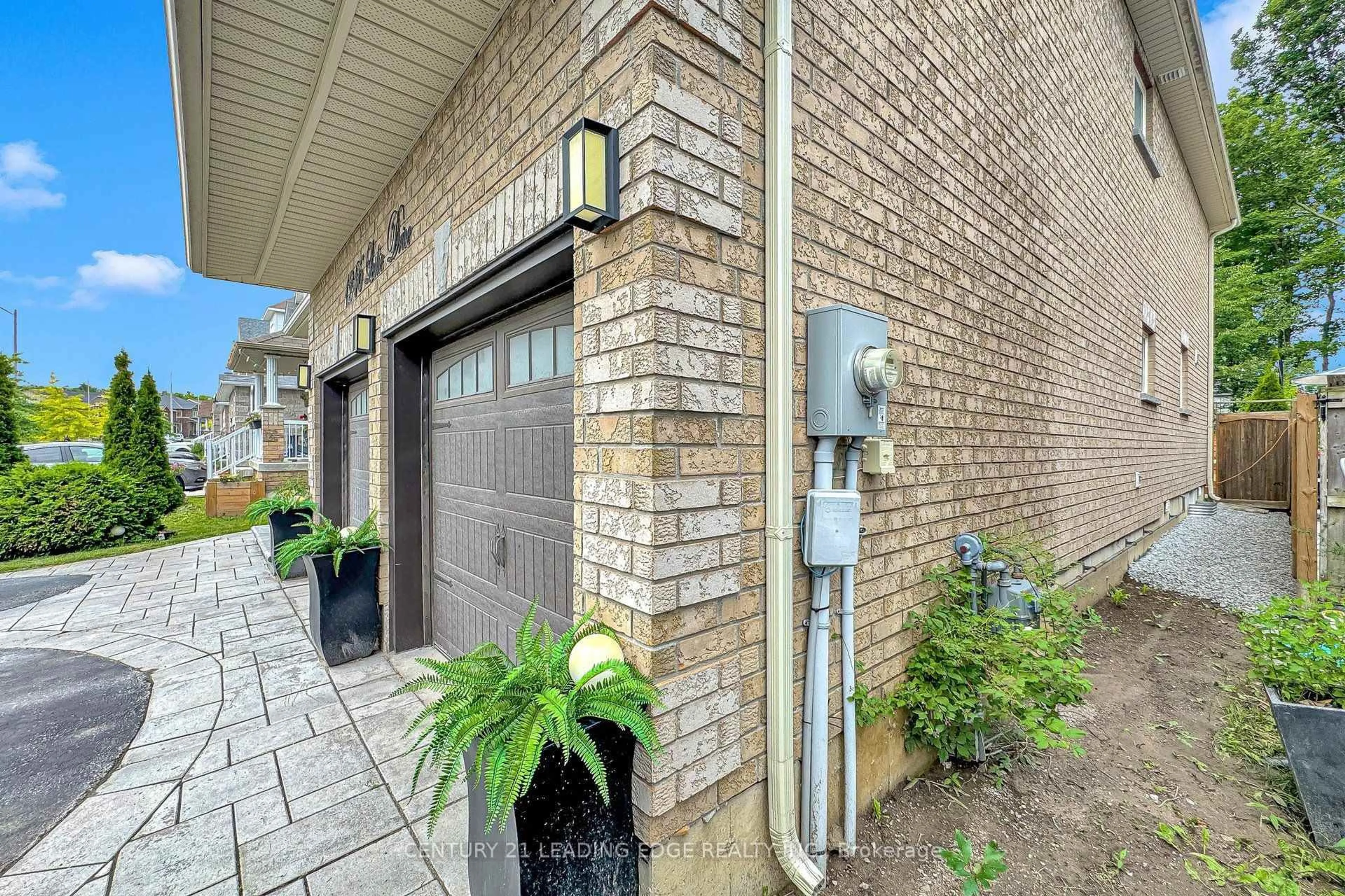 Home with brick exterior material, street for 1246 Leslie Dr, Innisfil Ontario L9S 0G3