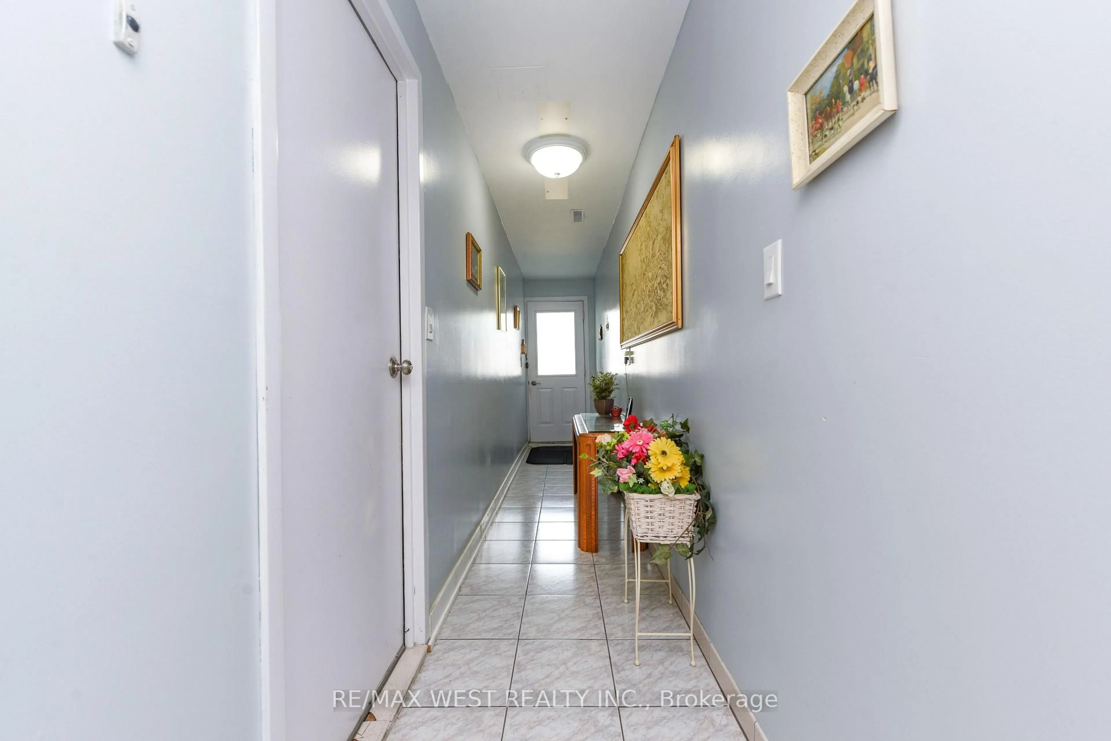 Indoor foyer for 181 Misty Meadow Dr, Vaughan Ontario L4L 3V6