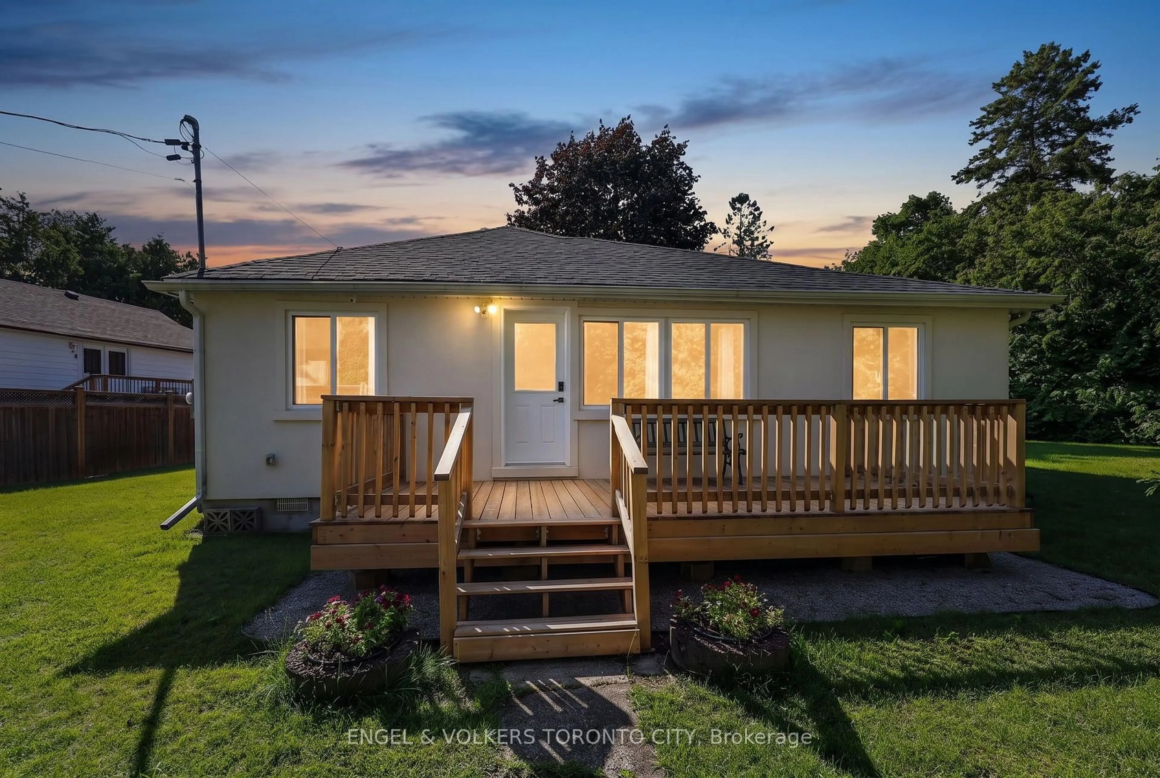 Home with vinyl exterior material, street for 1108 Trombley St, Innisfil Ontario L0L 1W0