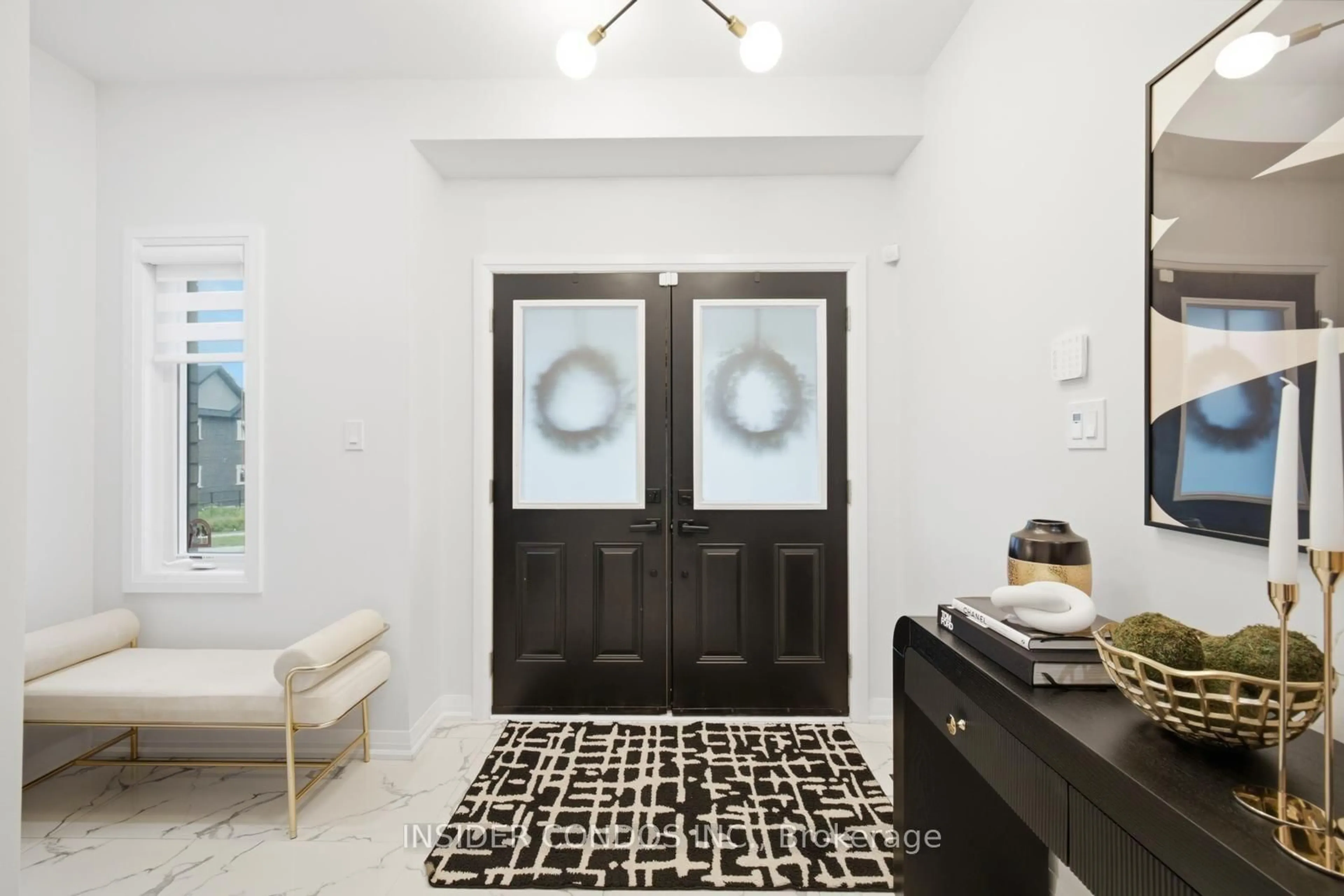 Indoor entryway for 1521 Stovell Cres, Innisfil Ontario L0L 1W0