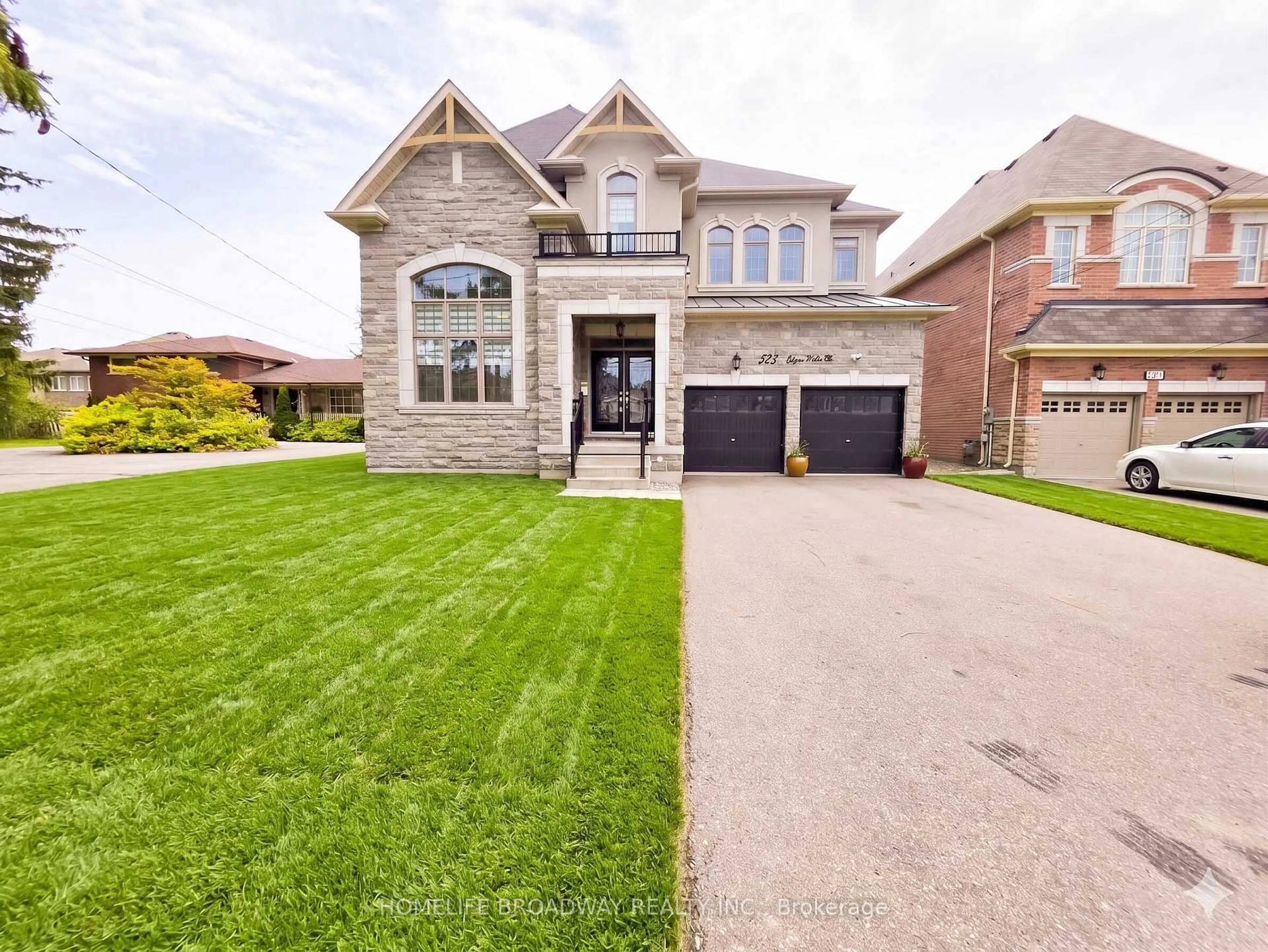 Home with brick exterior material, street for 525 Elgin Mills Rd, Richmond Hill Ontario L4C 4M3