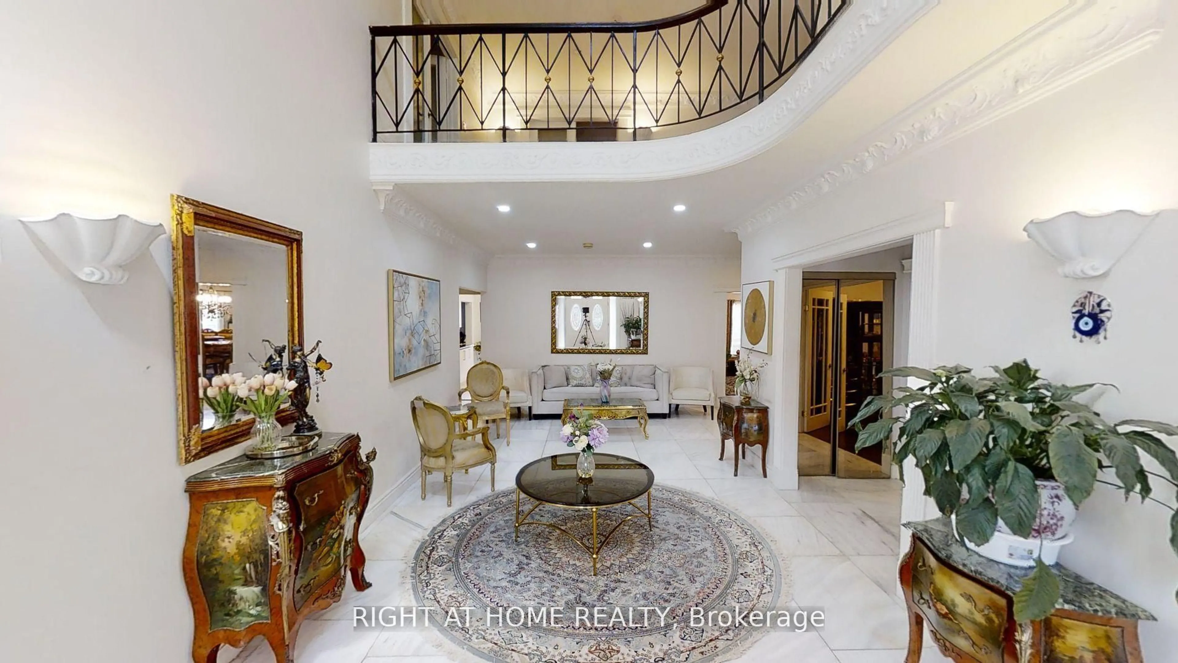 Indoor foyer for 31 NORTHGATE Cres, Richmond Hill Ontario L4B 2K8