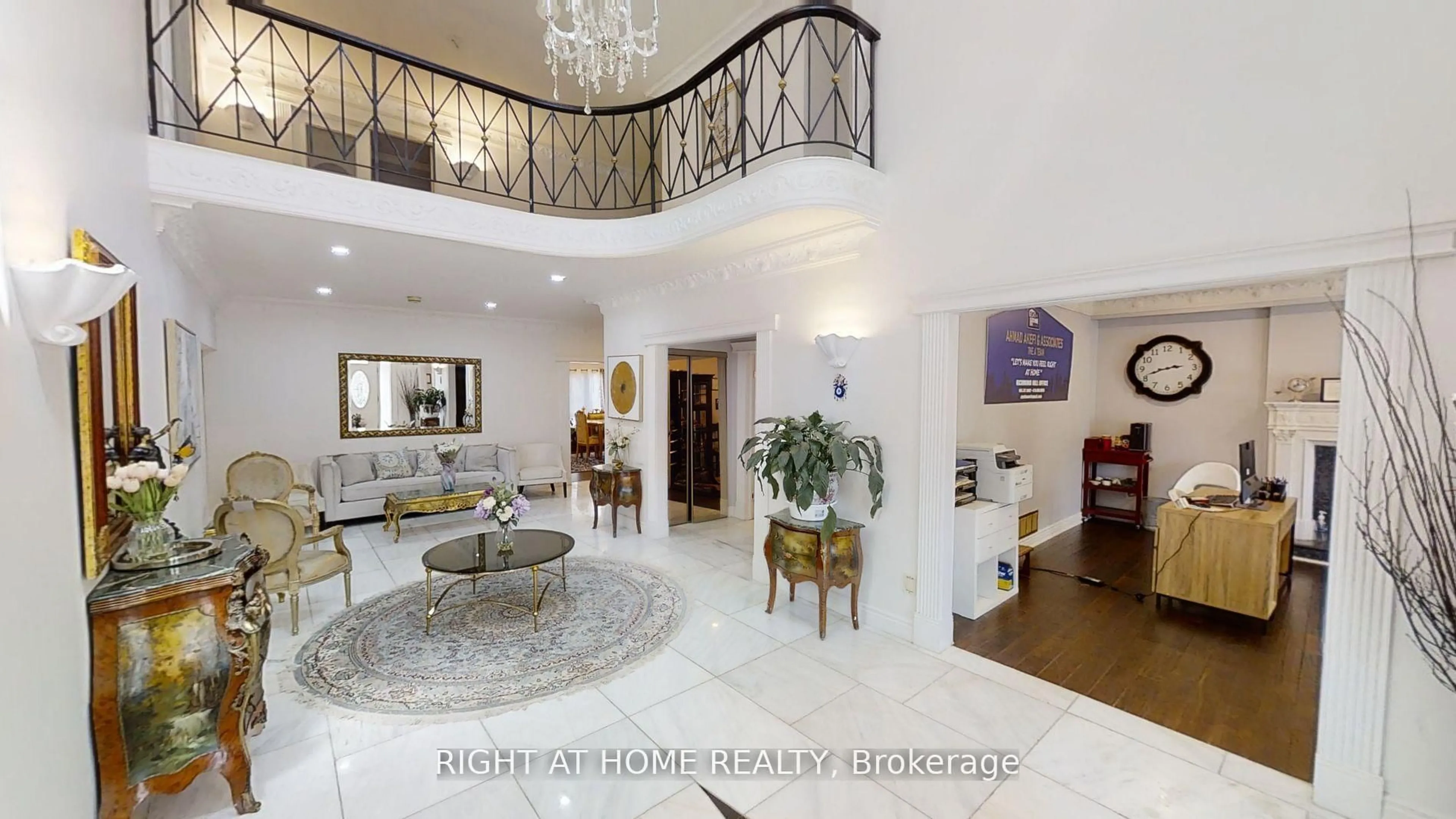 Indoor foyer for 31 NORTHGATE Cres, Richmond Hill Ontario L4B 2K8