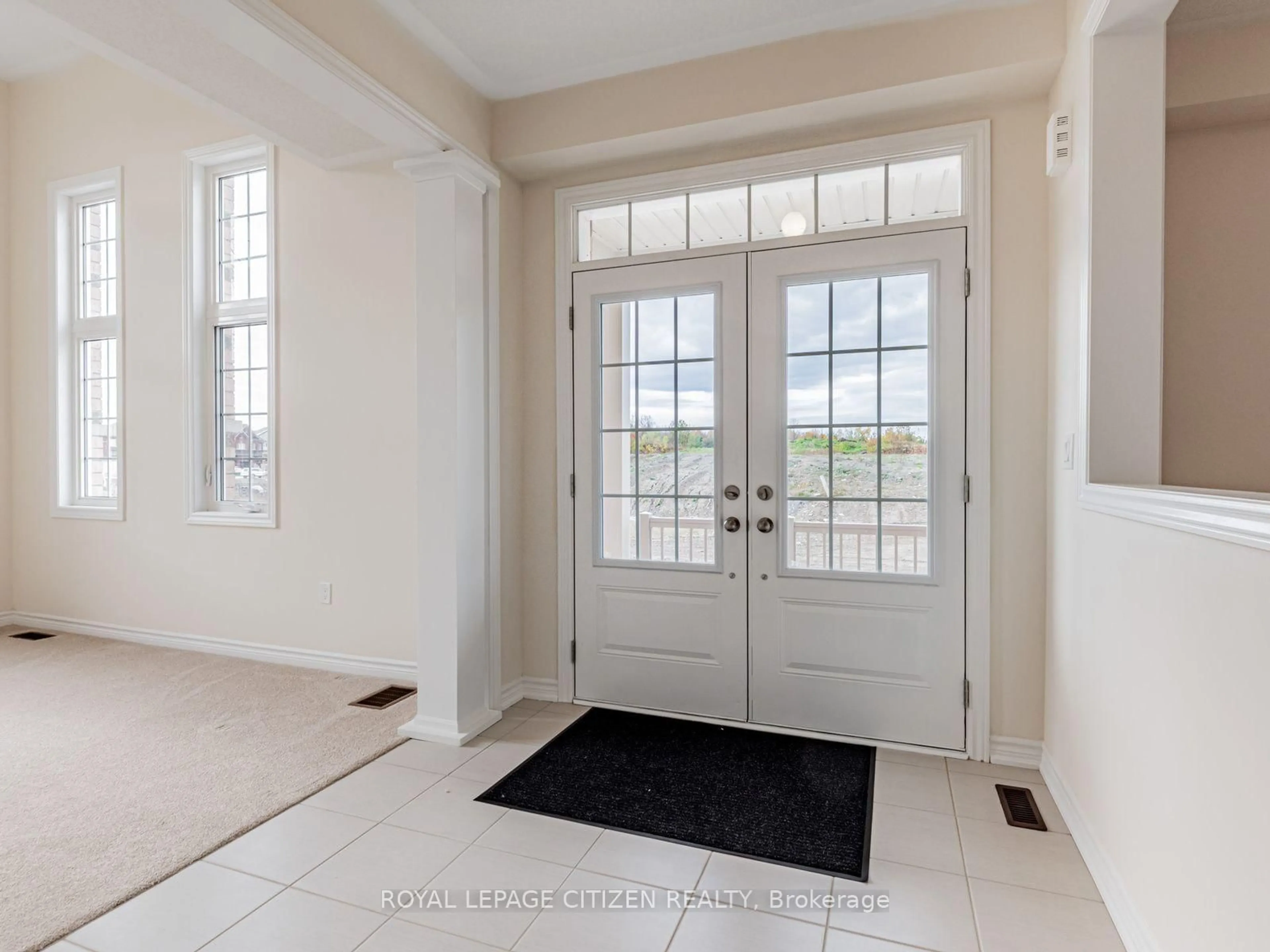 Indoor entryway for 2 Wayne Allison Dr, Georgina Ontario L0E 1R0