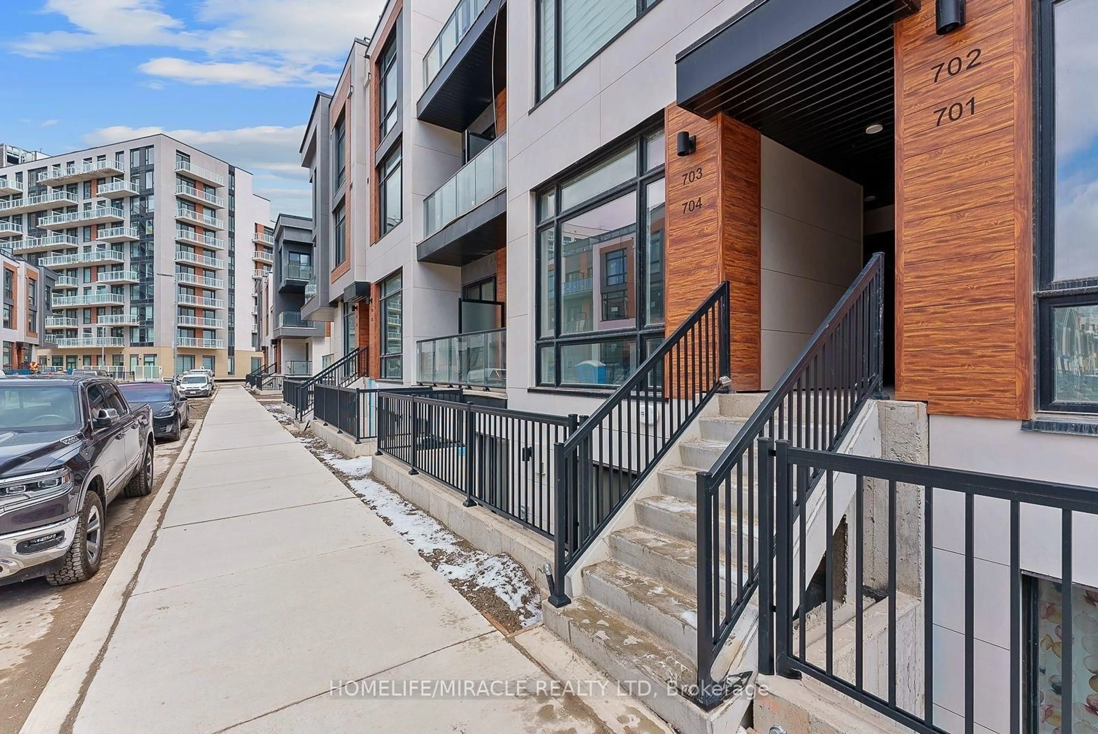Patio, street for 5 Steckley House Lane #TH704, Richmond Hill Ontario L4S 0N2