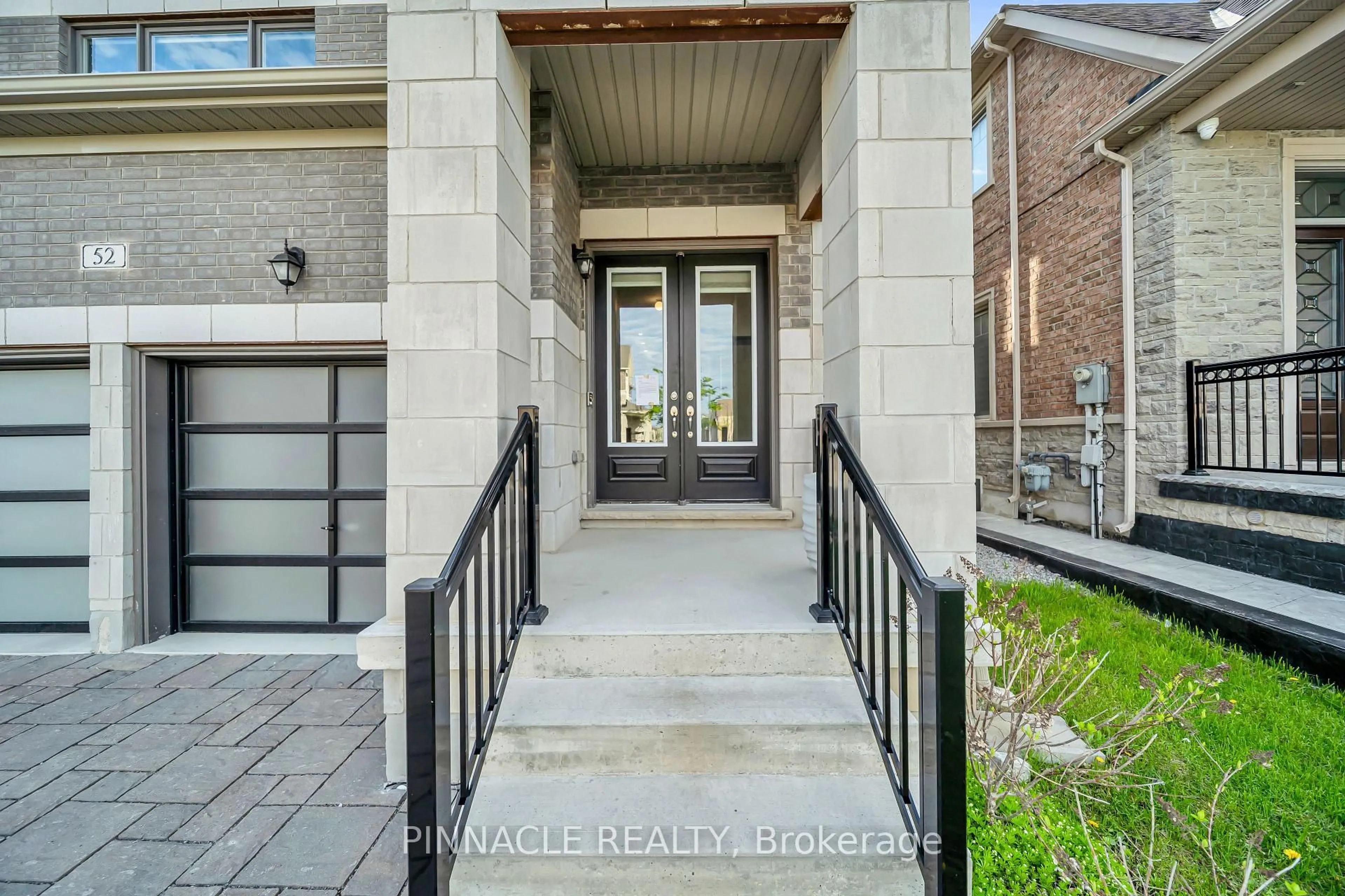 Indoor entryway for 52 Chandos Gate, Vaughan Ontario L4H 3N5
