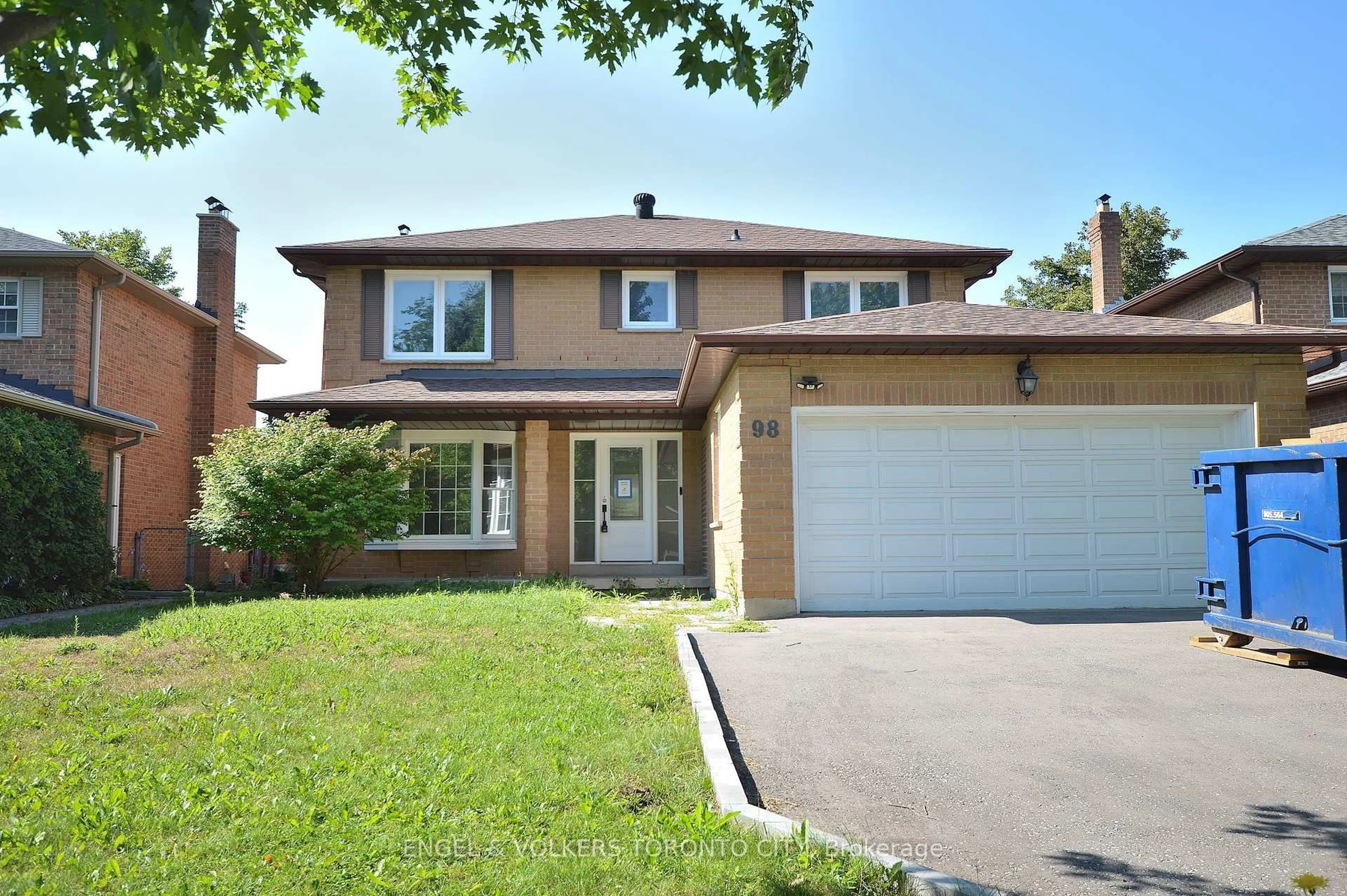 Home with brick exterior material, street for 98 Golf Links Dr, Aurora Ontario L4G 3V3