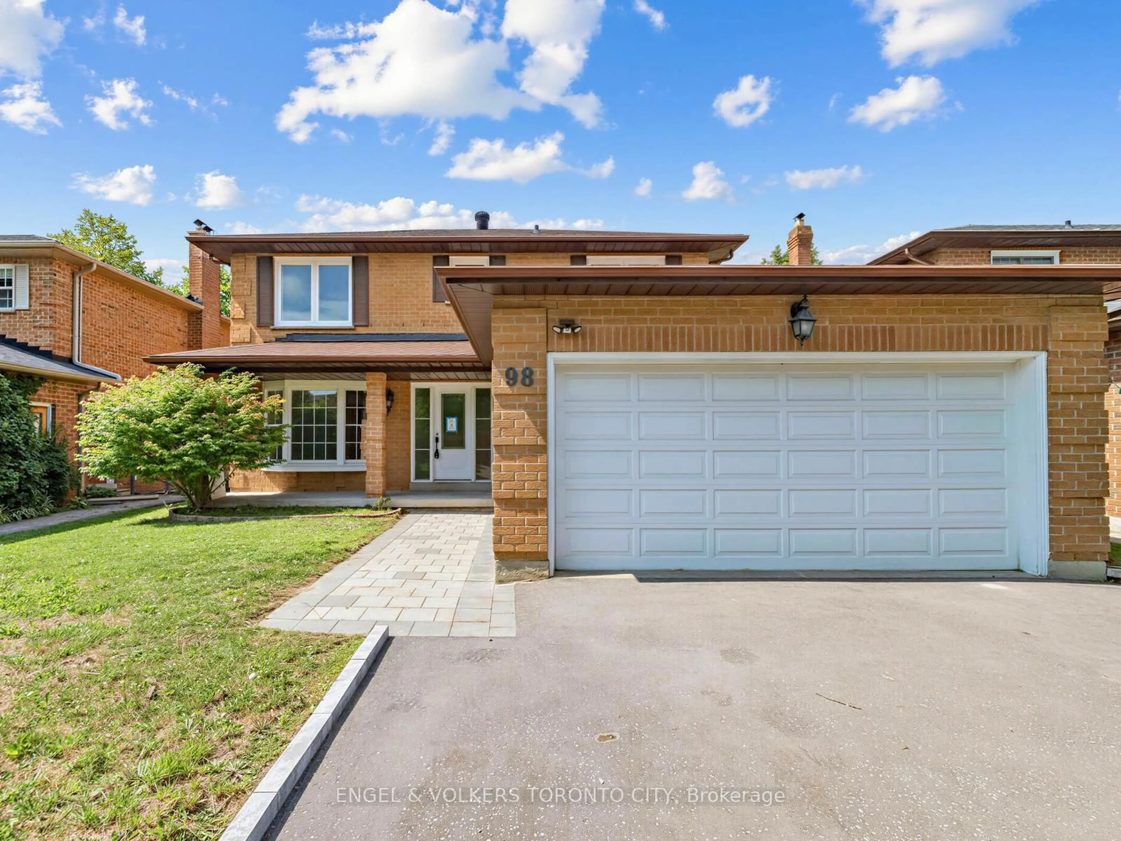 Home with brick exterior material, street for 98 Golf Links Dr, Aurora Ontario L4G 3V3