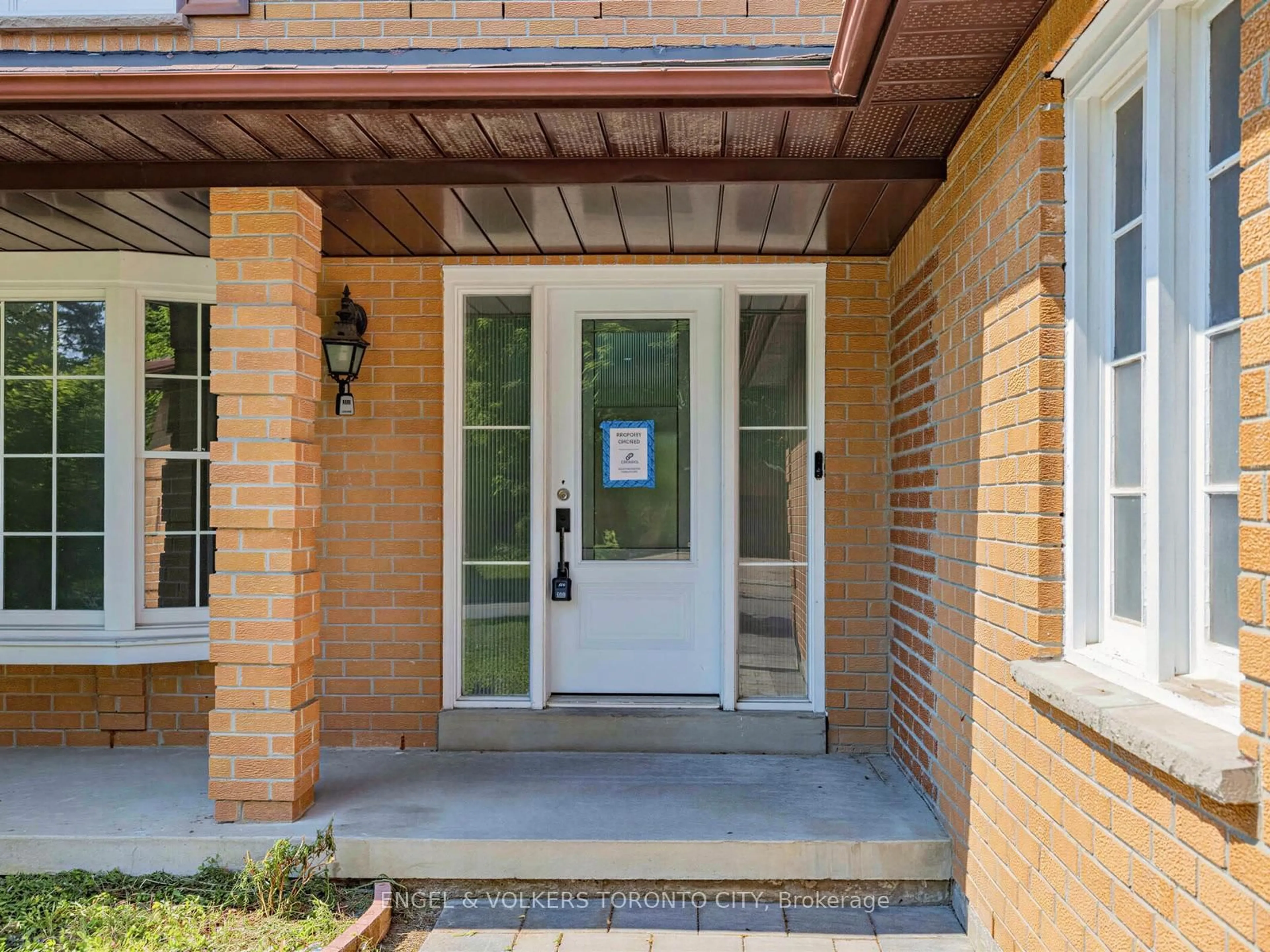 Home with brick exterior material, street for 98 Golf Links Dr, Aurora Ontario L4G 3V3