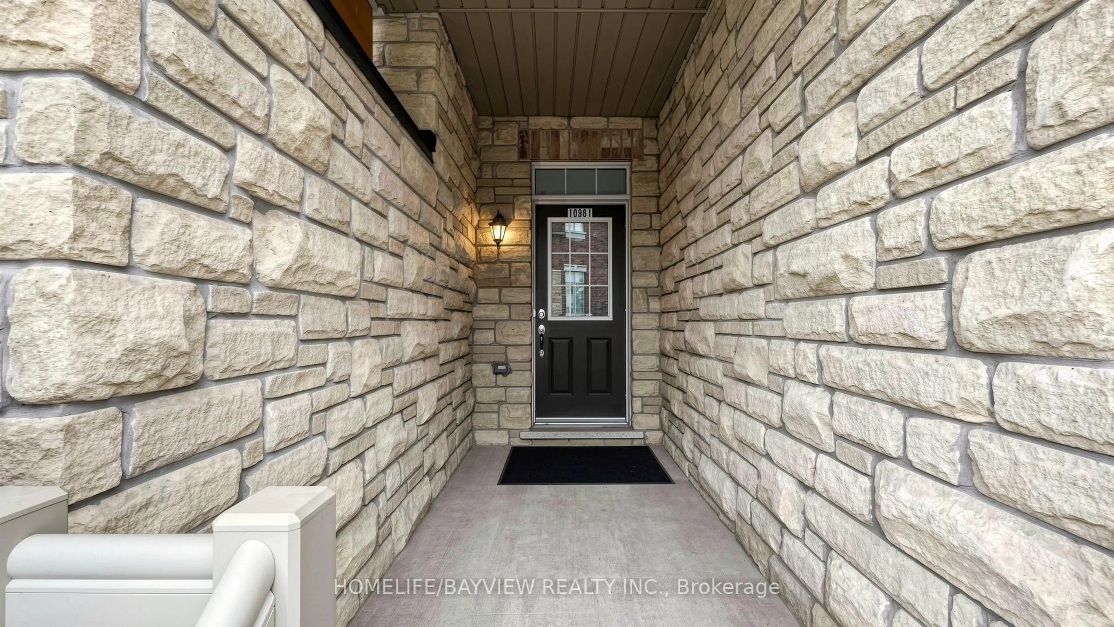 Indoor entryway for 10981 Woodbine Ave, Markham Ontario L6C 0X4