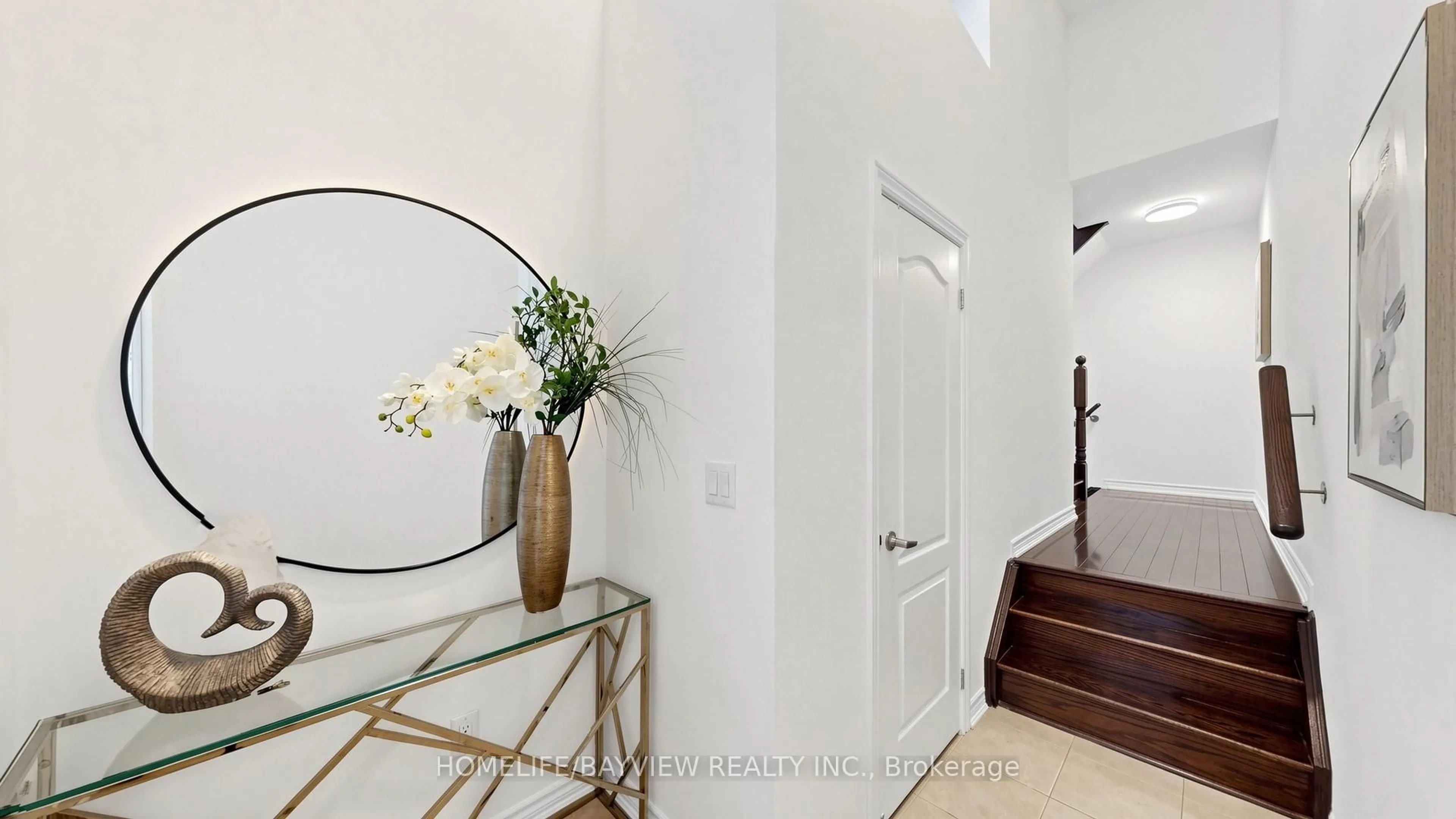 Indoor entryway for 10981 Woodbine Ave, Markham Ontario L6C 0X4