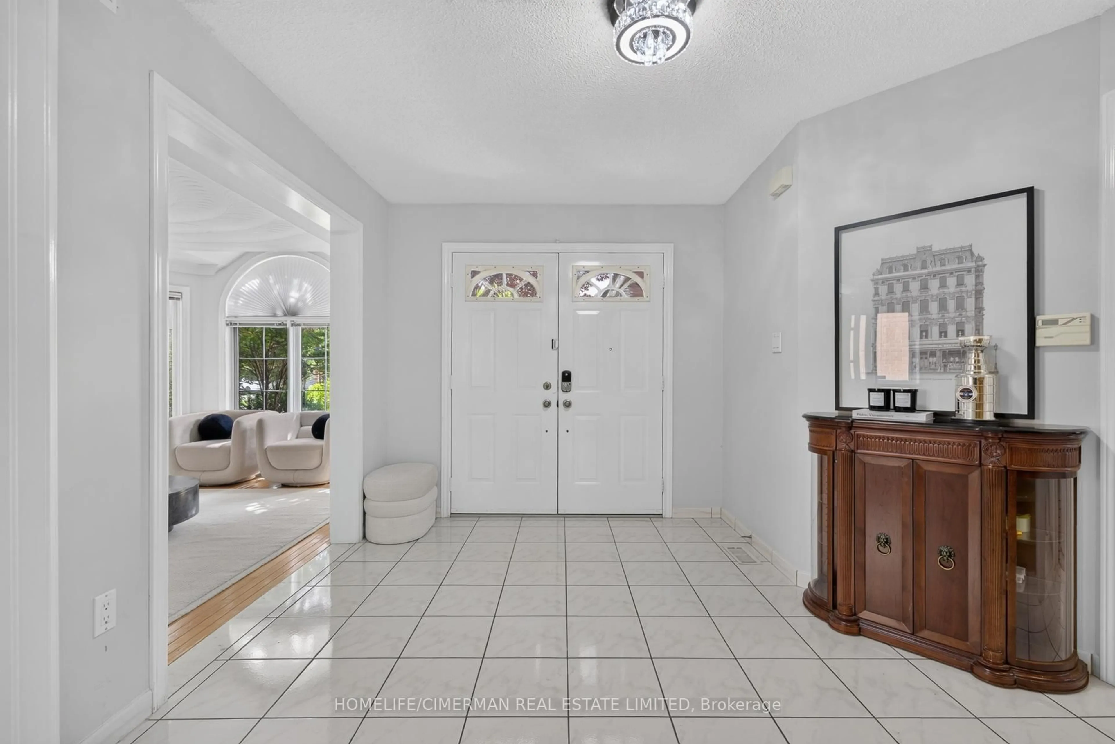 Indoor entryway for 6 Creekview Ave, Richmond Hill Ontario L4C 9X1