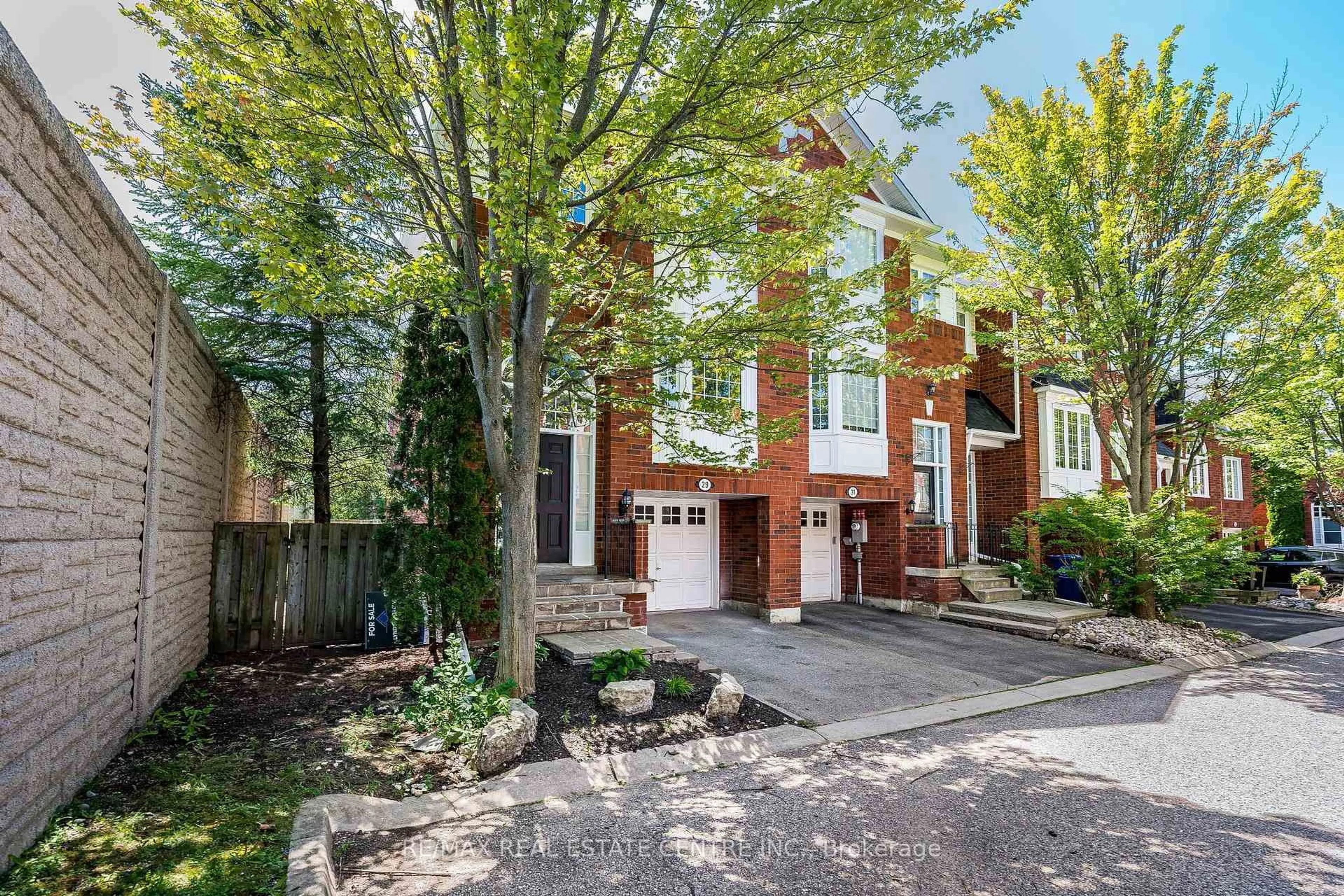 Home with brick exterior material, street for 29 Mosaics Ave, Aurora Ontario L4G 7L5