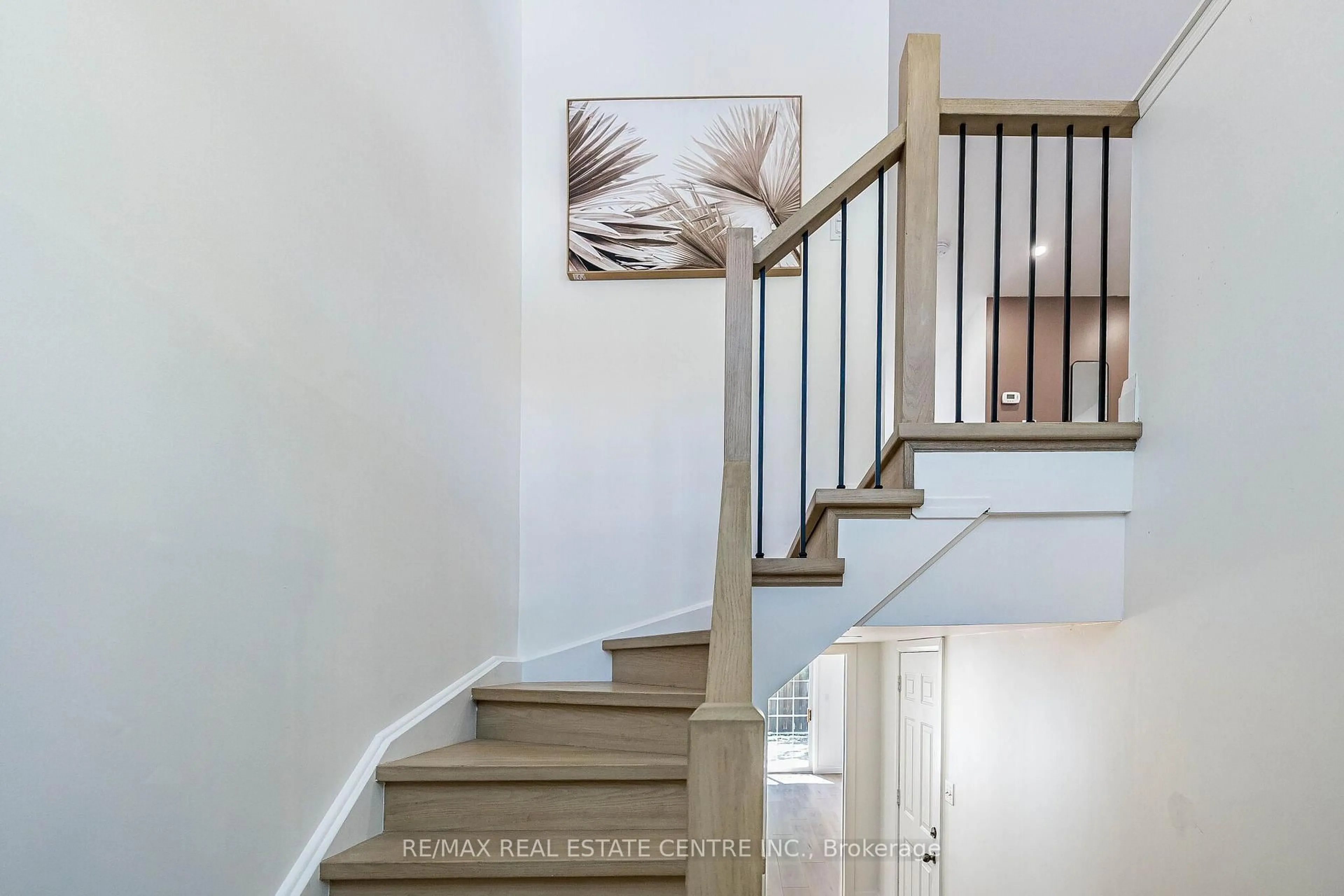 Stairs for 29 Mosaics Ave, Aurora Ontario L4G 7L5