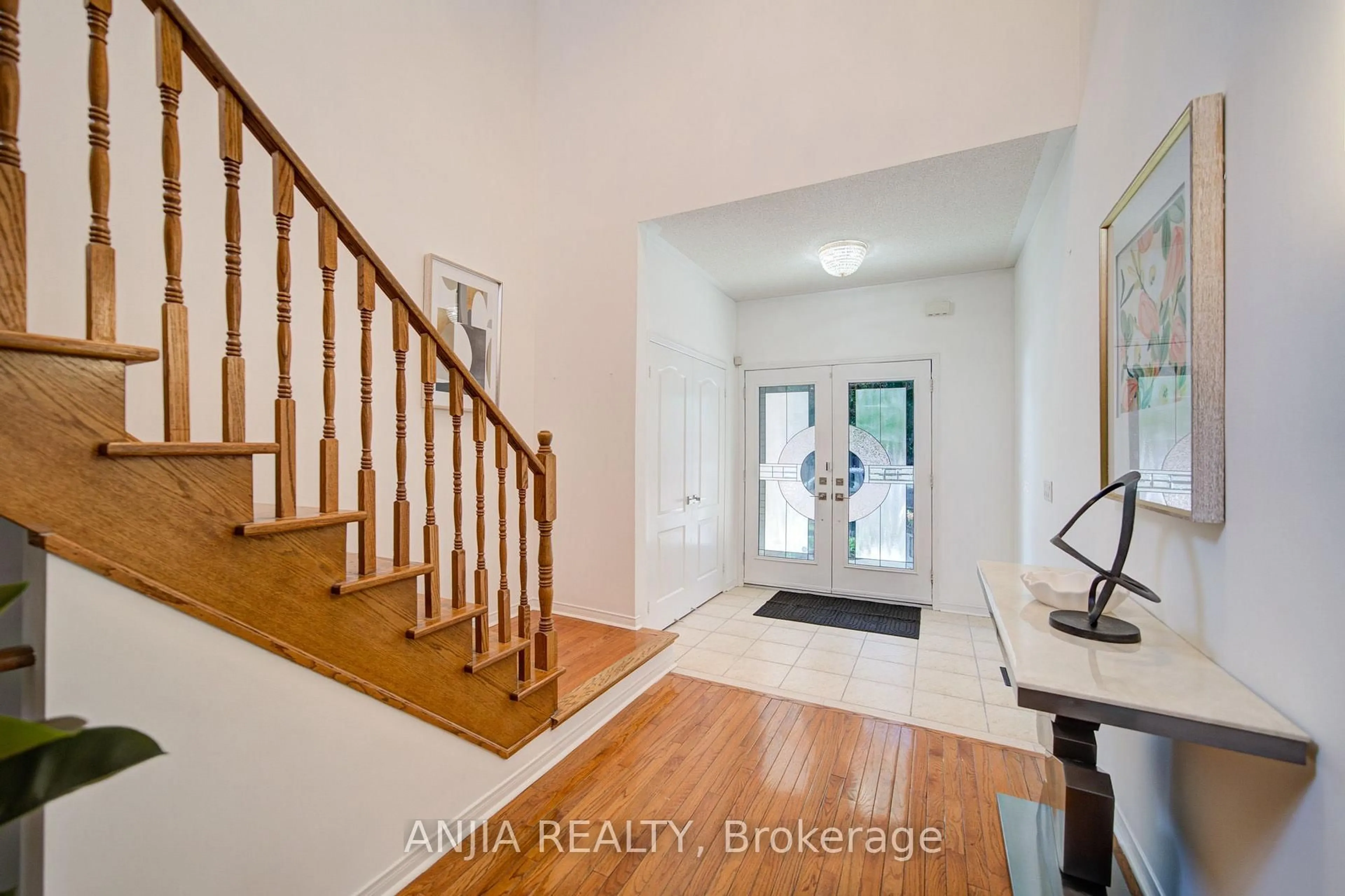 Indoor entryway for 173 Russell Jarvis Dr, Markham Ontario L3S 4L3