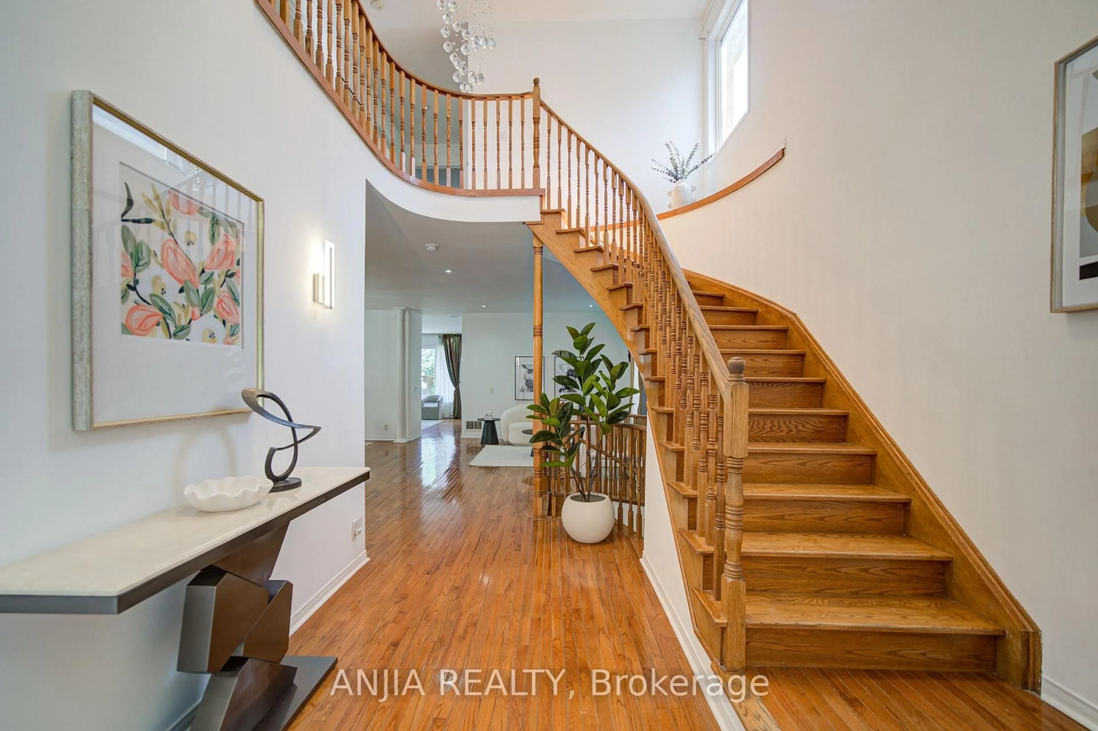 Indoor entryway for 173 Russell Jarvis Dr, Markham Ontario L3S 4L3