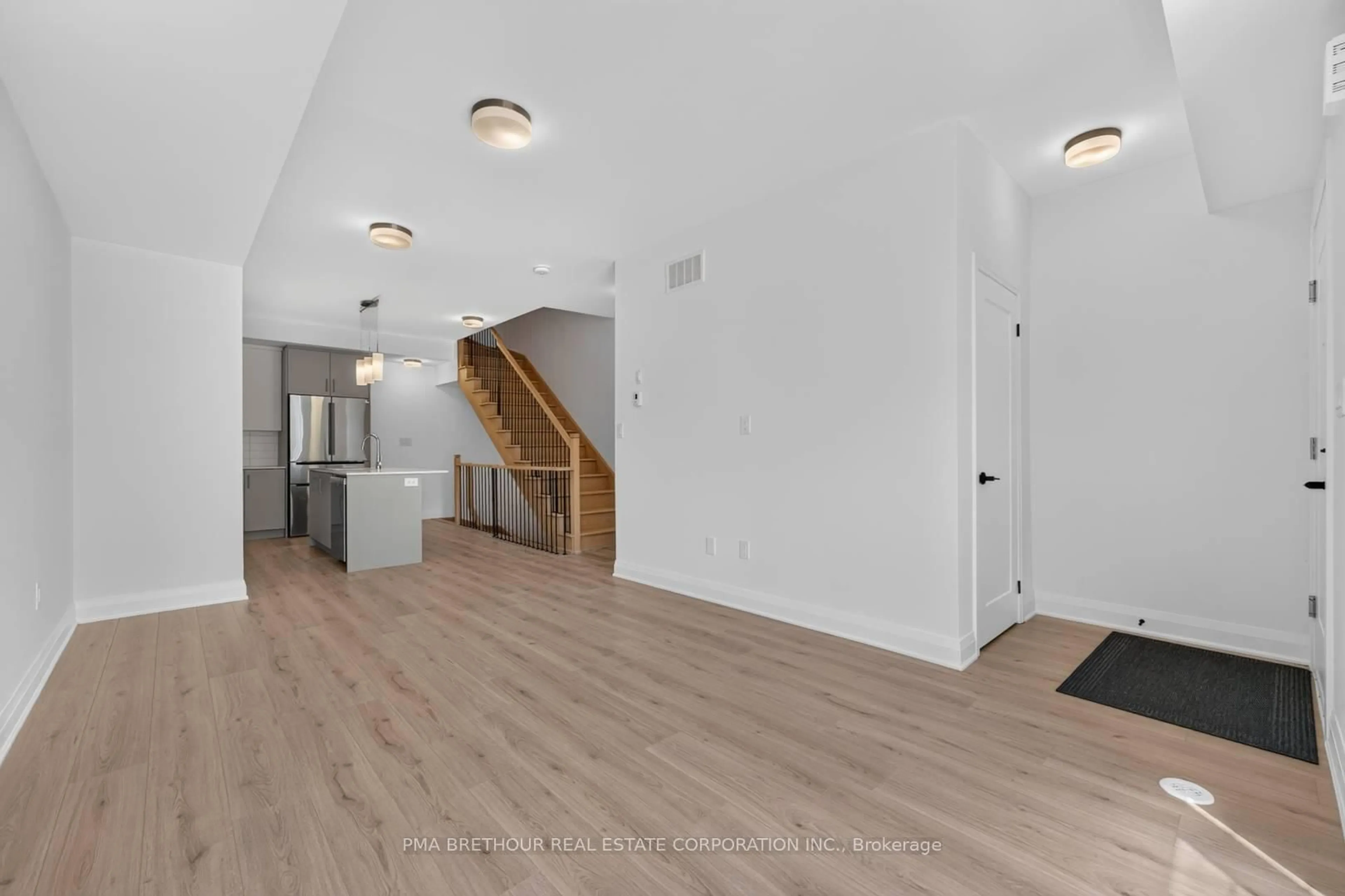 Unknown for 52 Burleigh Mews, Vaughan Ontario L4J 8A2