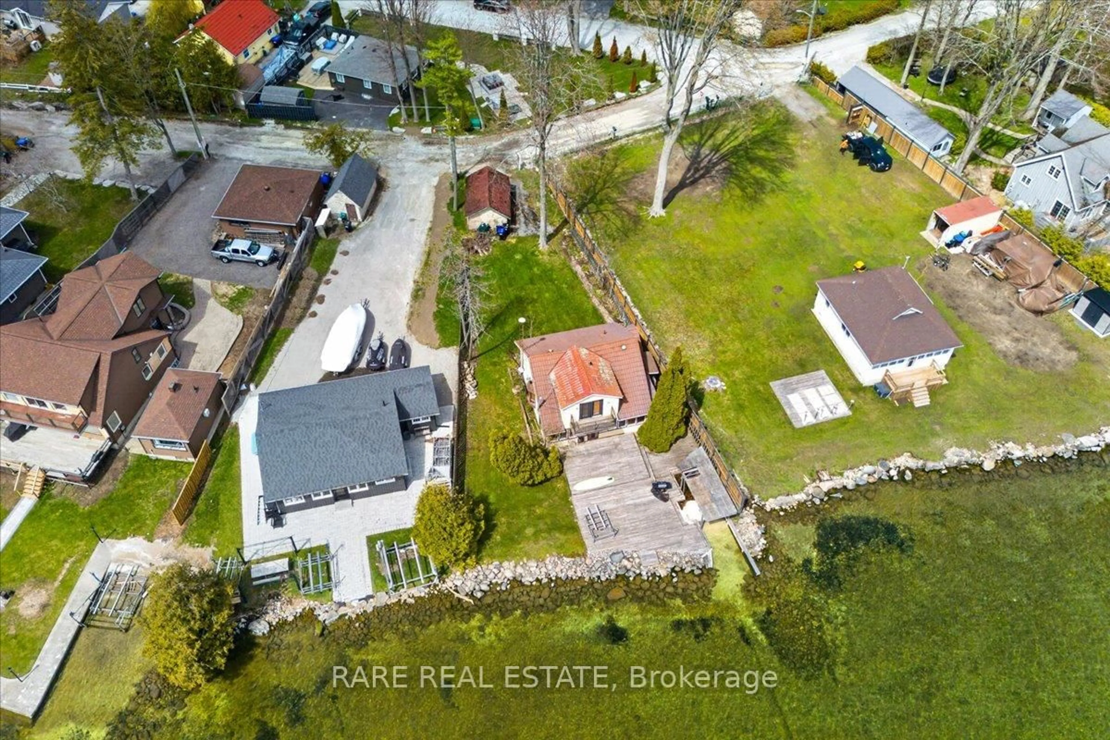 A pic from outside/outdoor area/front of a property/back of a property/a pic from drone, street for 2350 Bonsecour Ave, Innisfil Ontario L9S 3X3