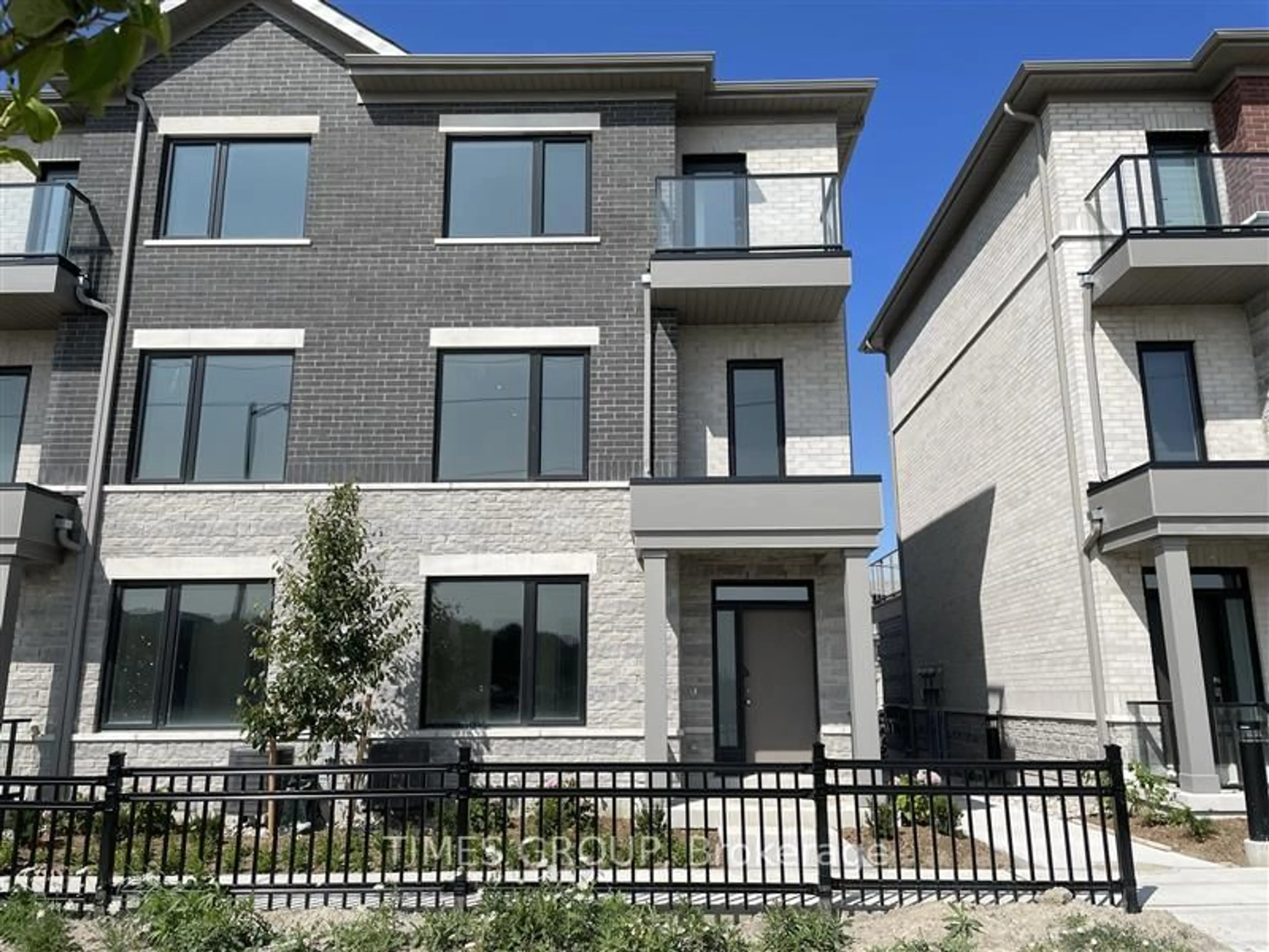Home with brick exterior material, street for 72 Grimsby Lane, Richmond Hill Ontario L4S 1N3