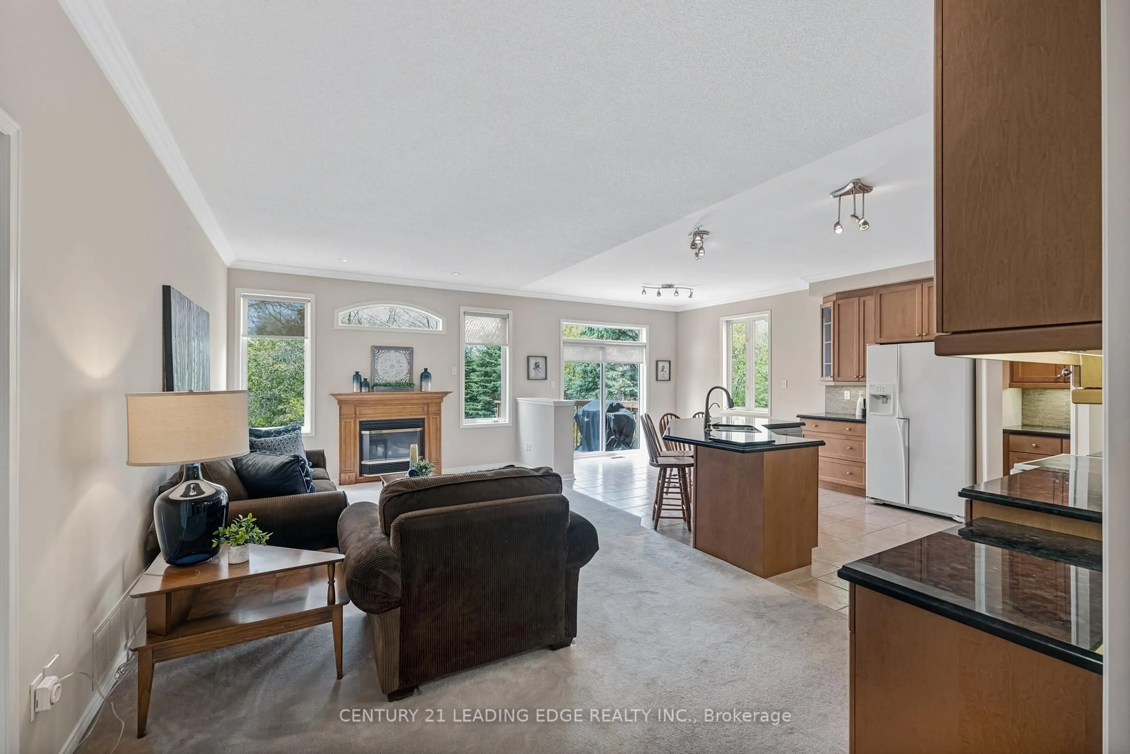 Open concept kitchen, ceramic/tile floor for 50 Button Cres, Uxbridge Ontario L9P 1Z6