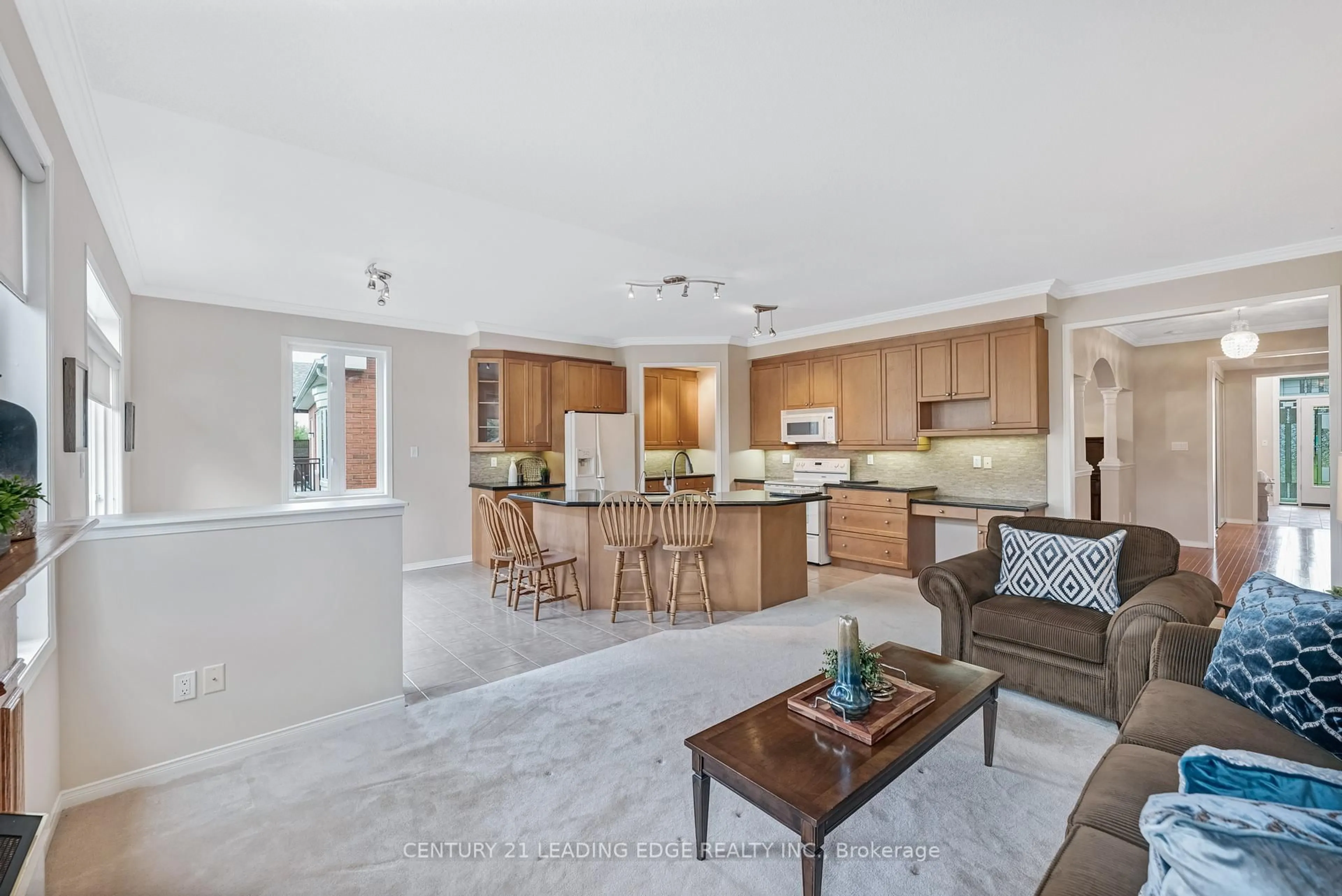Open concept kitchen, ceramic/tile floor for 50 Button Cres, Uxbridge Ontario L9P 1Z6
