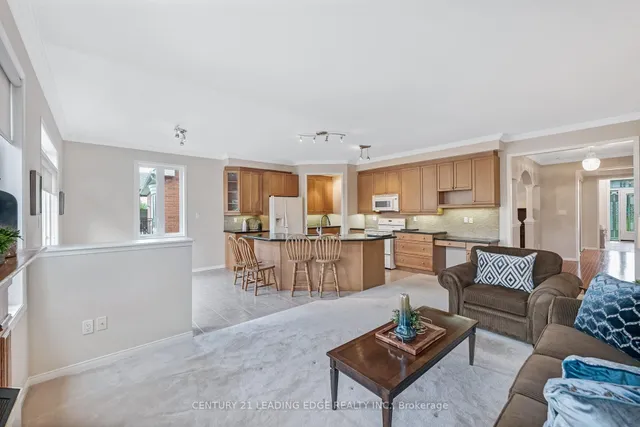 50 Button Cres, Uxbridge 4