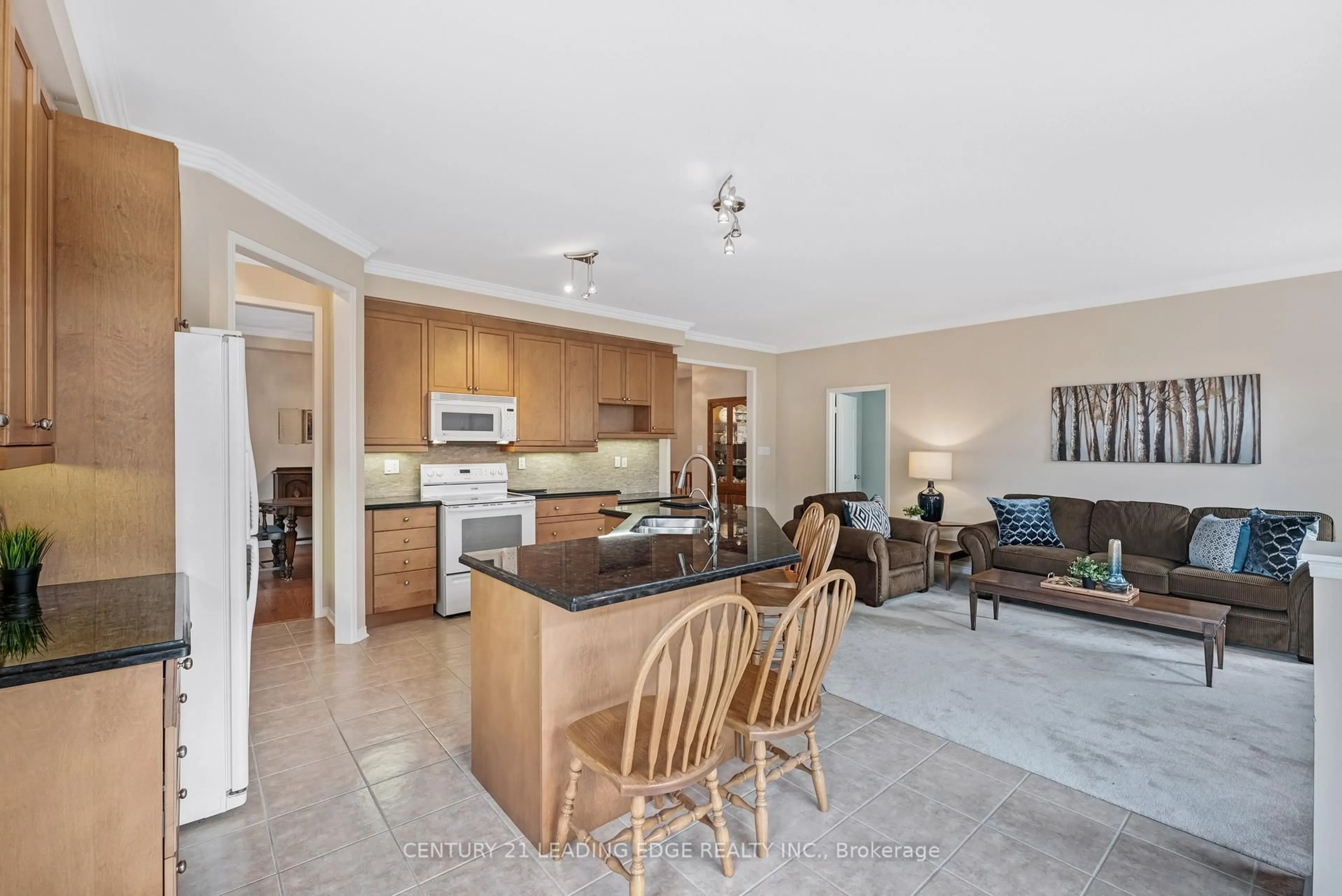Open concept kitchen, unknown for 50 Button Cres, Uxbridge Ontario L9P 1Z6