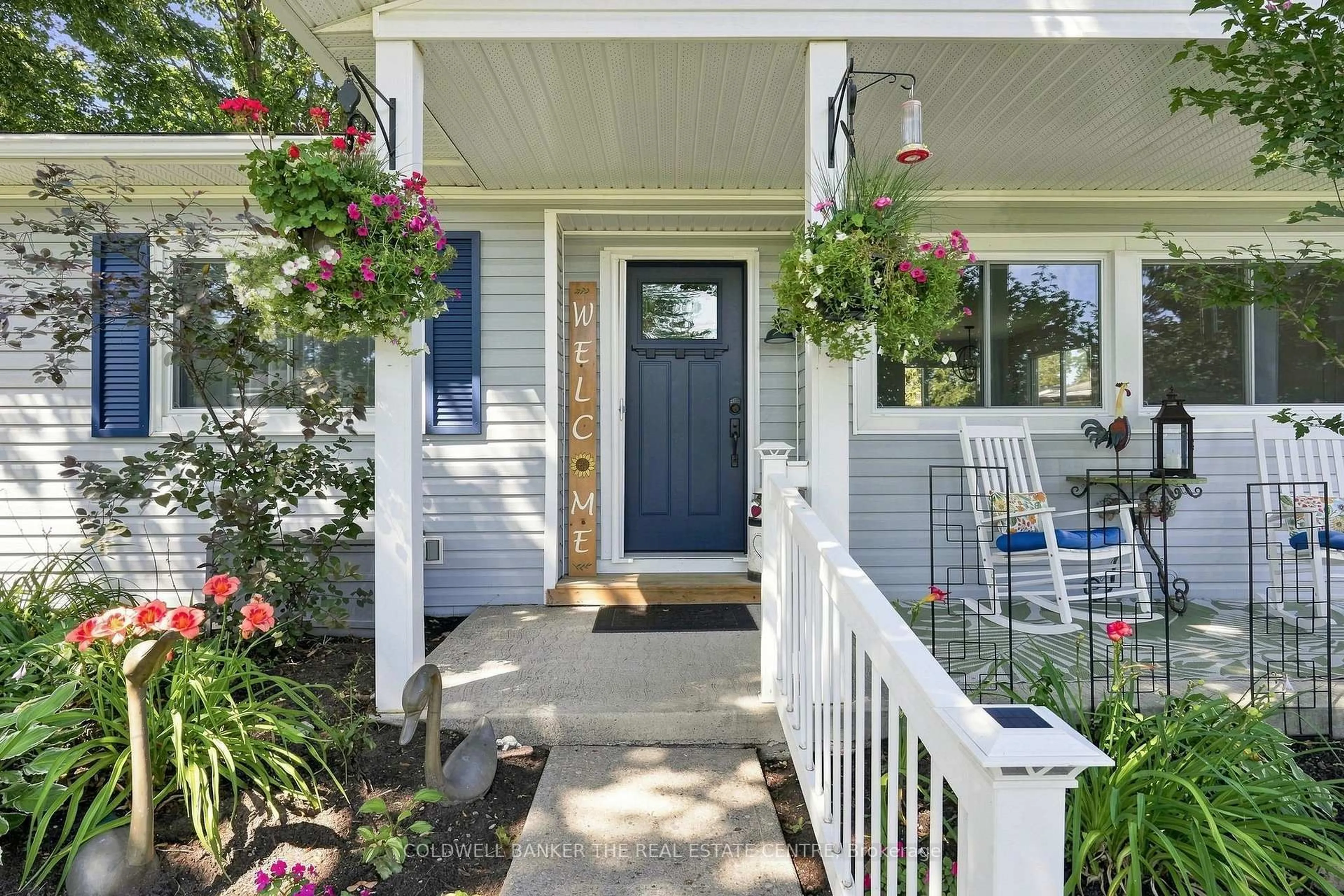 Indoor entryway for 22 Western Ave, Innisfil Ontario L9S 1M1