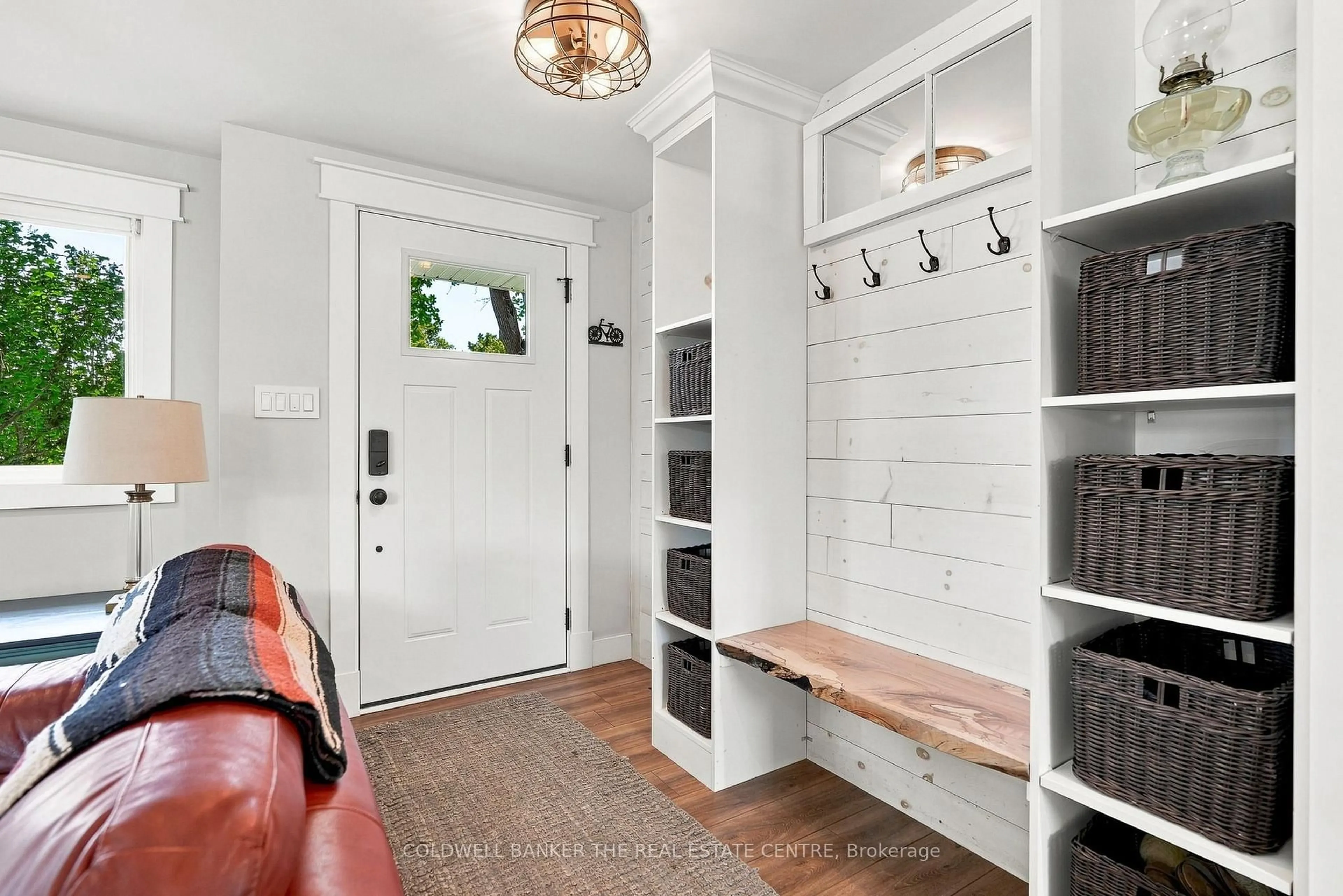 Indoor entryway for 22 Western Ave, Innisfil Ontario L9S 1M1