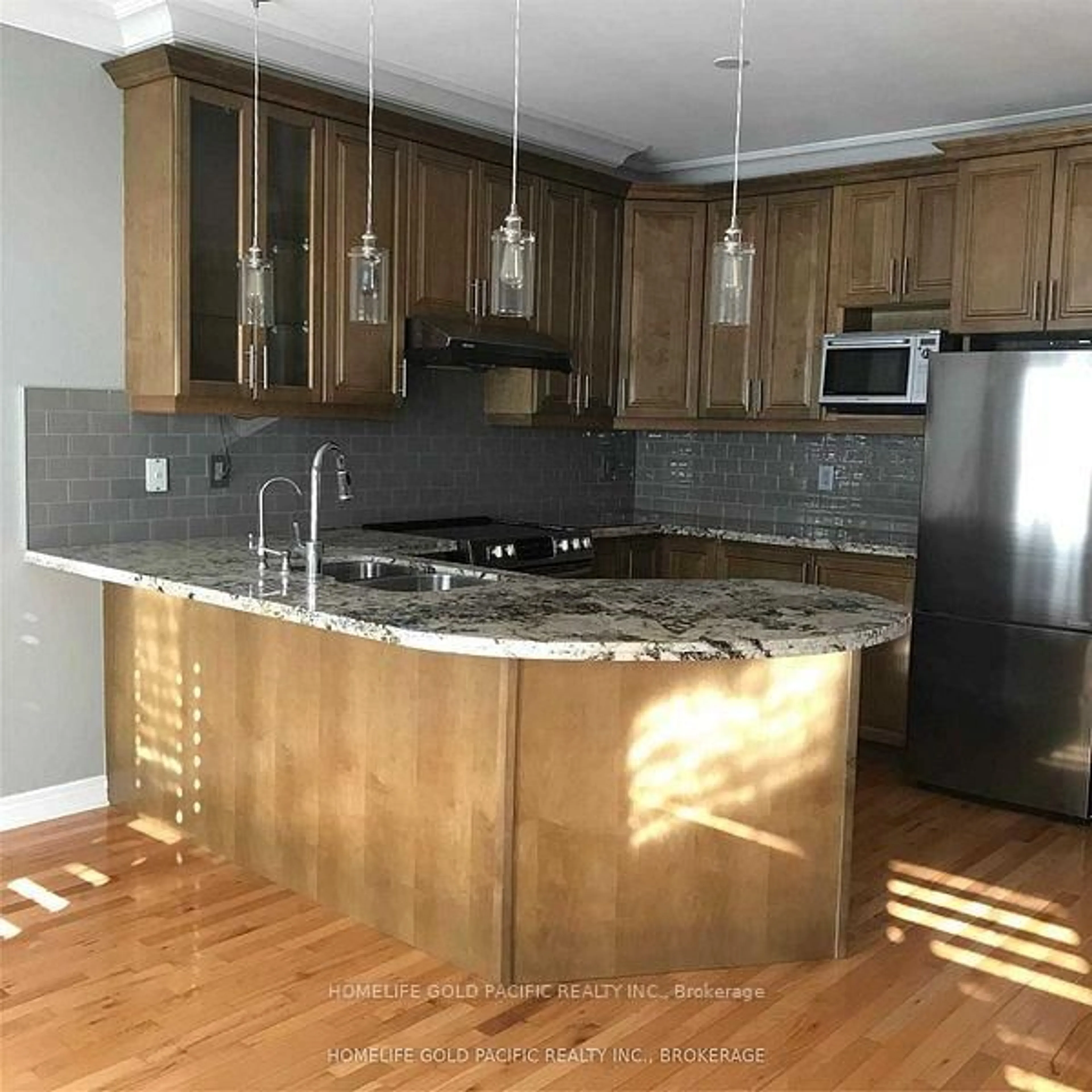 Open concept kitchen, unknown for 32 Romance Dr, Richmond Hill Ontario L4S 2R7