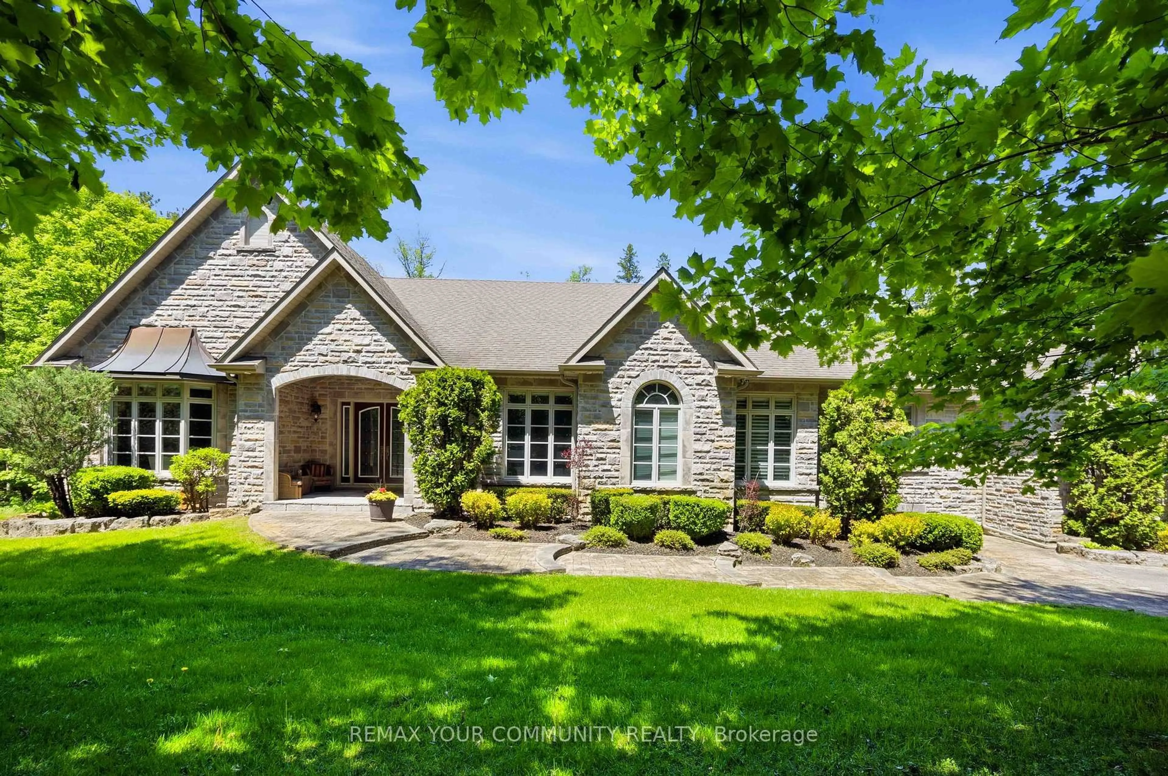 Home with brick exterior material, street for 46 Lake Woods Dr, Whitchurch-Stouffville Ontario L4A 1P1