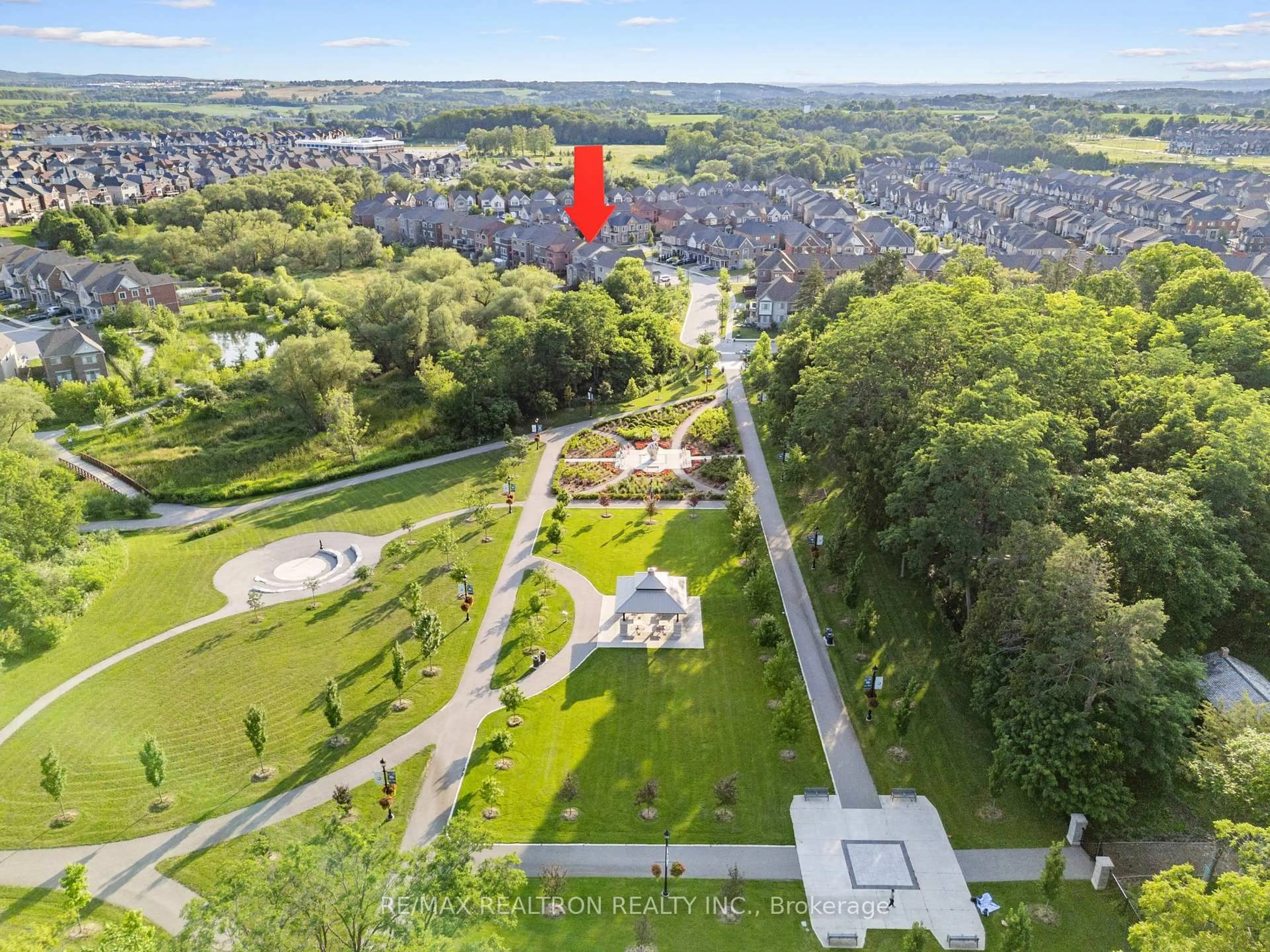 A pic from outside/outdoor area/front of a property/back of a property/a pic from drone, unknown for 58 Sharonview Cres, East Gwillimbury Ontario L9N 0S5