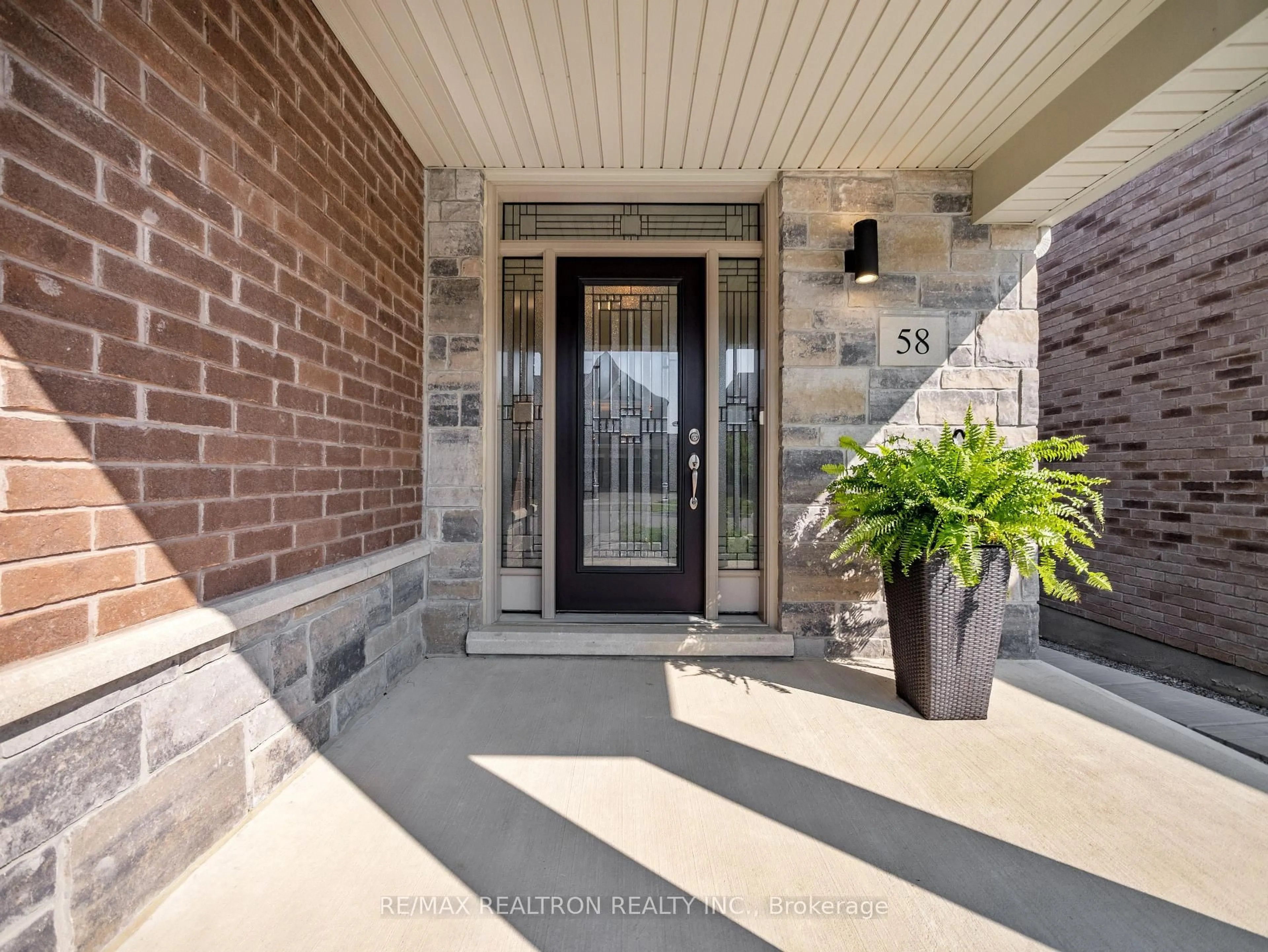 Indoor entryway for 58 Sharonview Cres, East Gwillimbury Ontario L9N 0S5