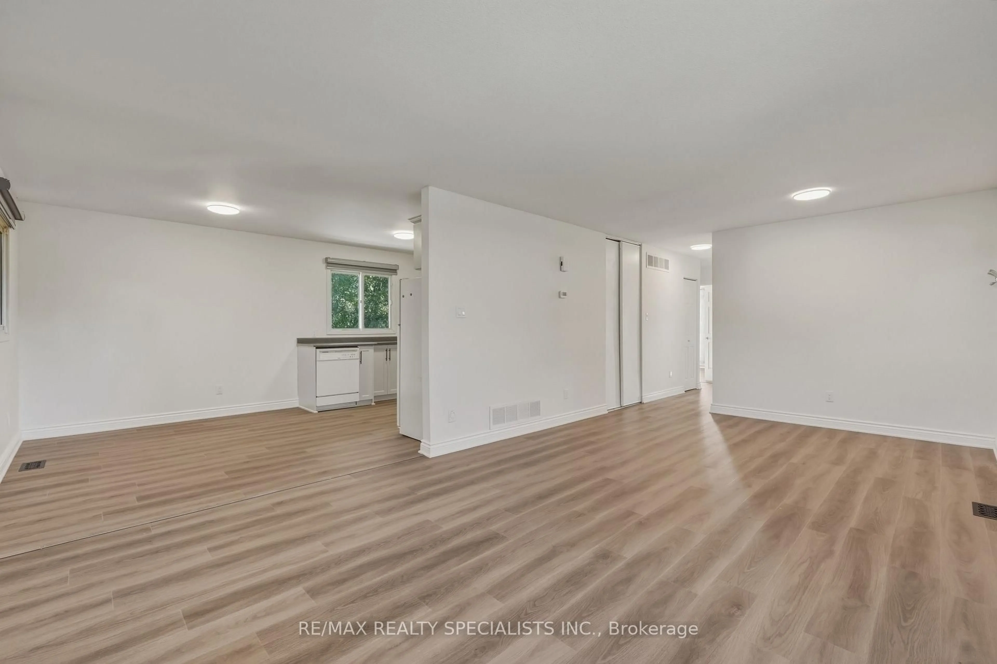 A pic of a room for 29 Campion Crt, Georgina Ontario L4P 3N1