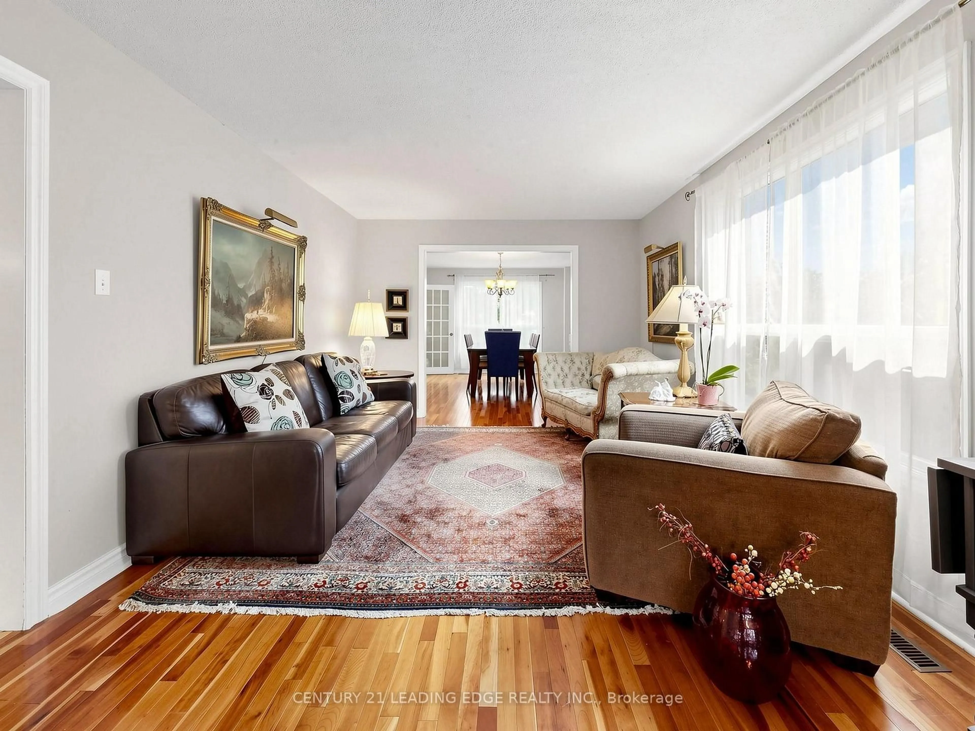 Living room with furniture, unknown for 379 Manhattan Dr, Markham Ontario L3P 1J2
