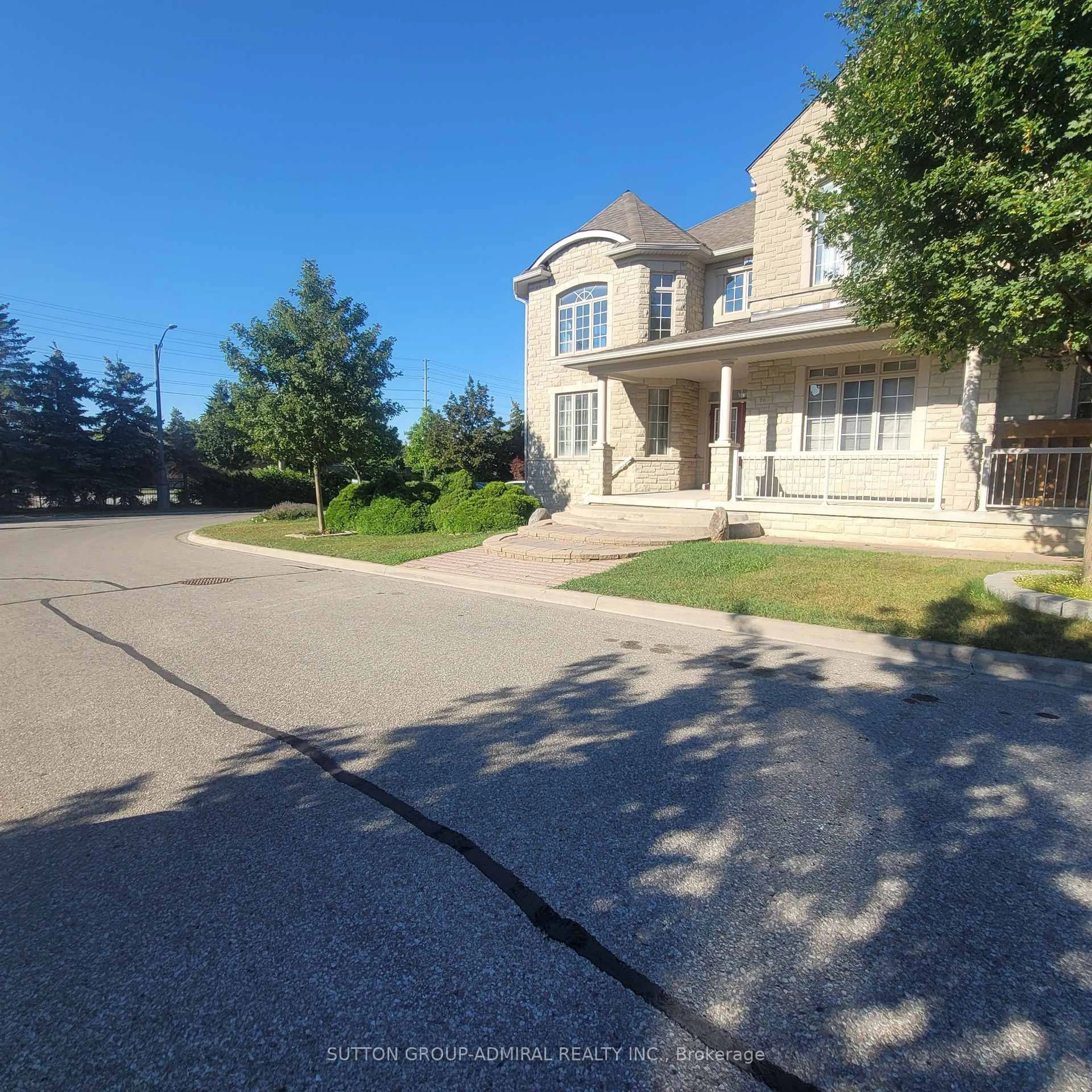 A pic from outside/outdoor area/front of a property/back of a property/a pic from drone, street for 78 Pieta Pl, Vaughan Ontario L4H 3G2