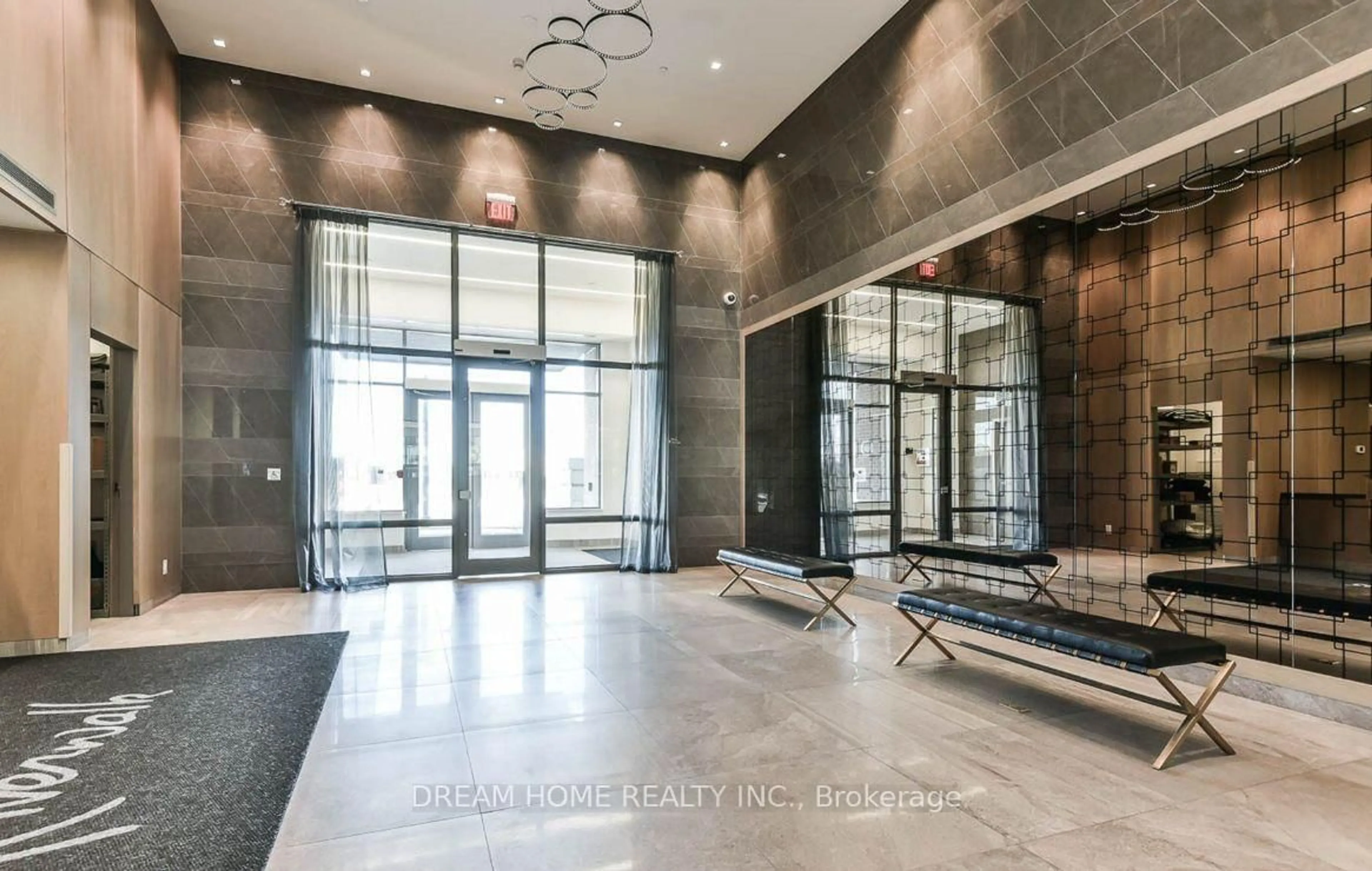 Indoor foyer for 28 uptown Dr #PH03, Markham Ontario L3R 5M5