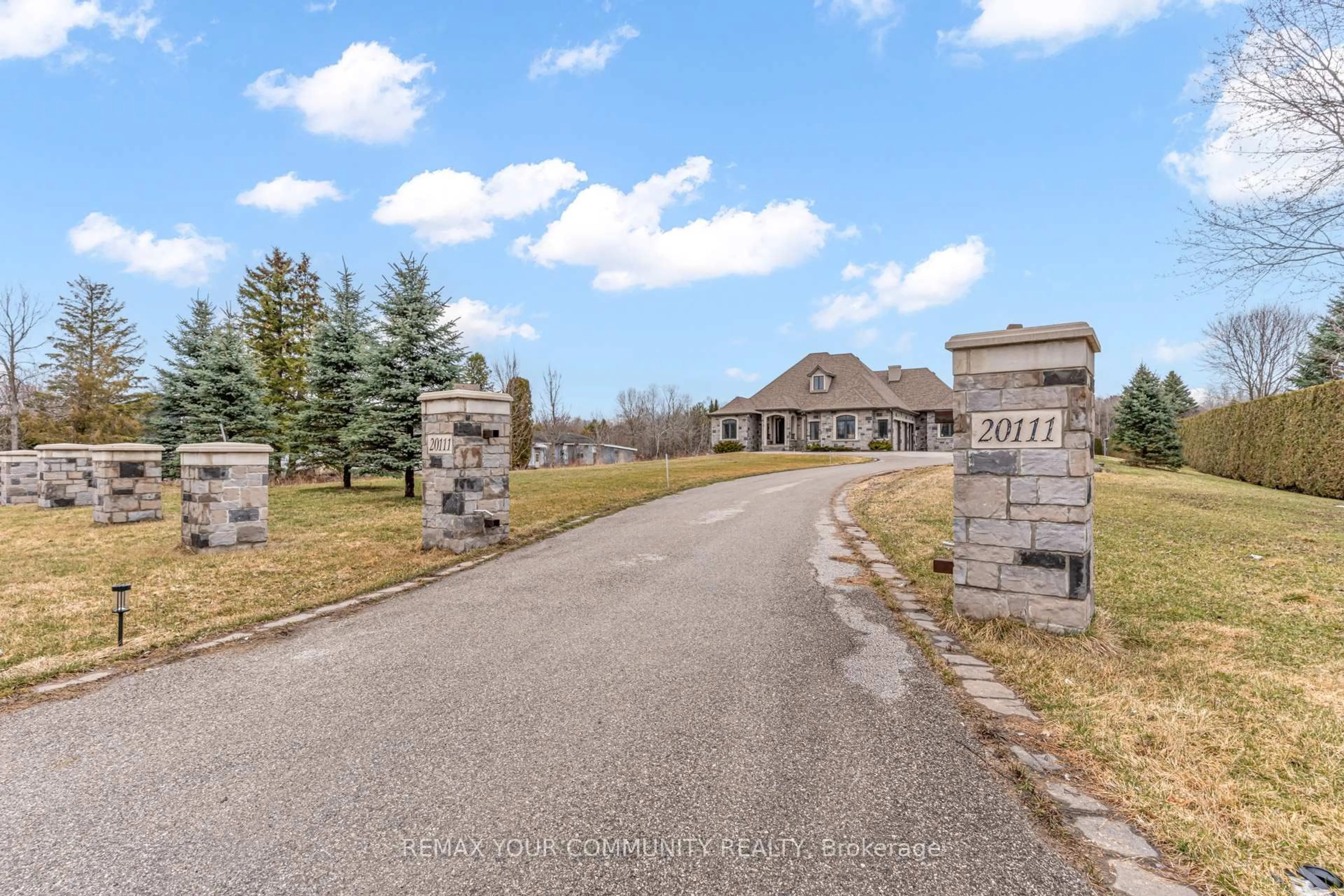 Unknown for 20111 Bathurst St, East Gwillimbury Ontario L9N 1N3