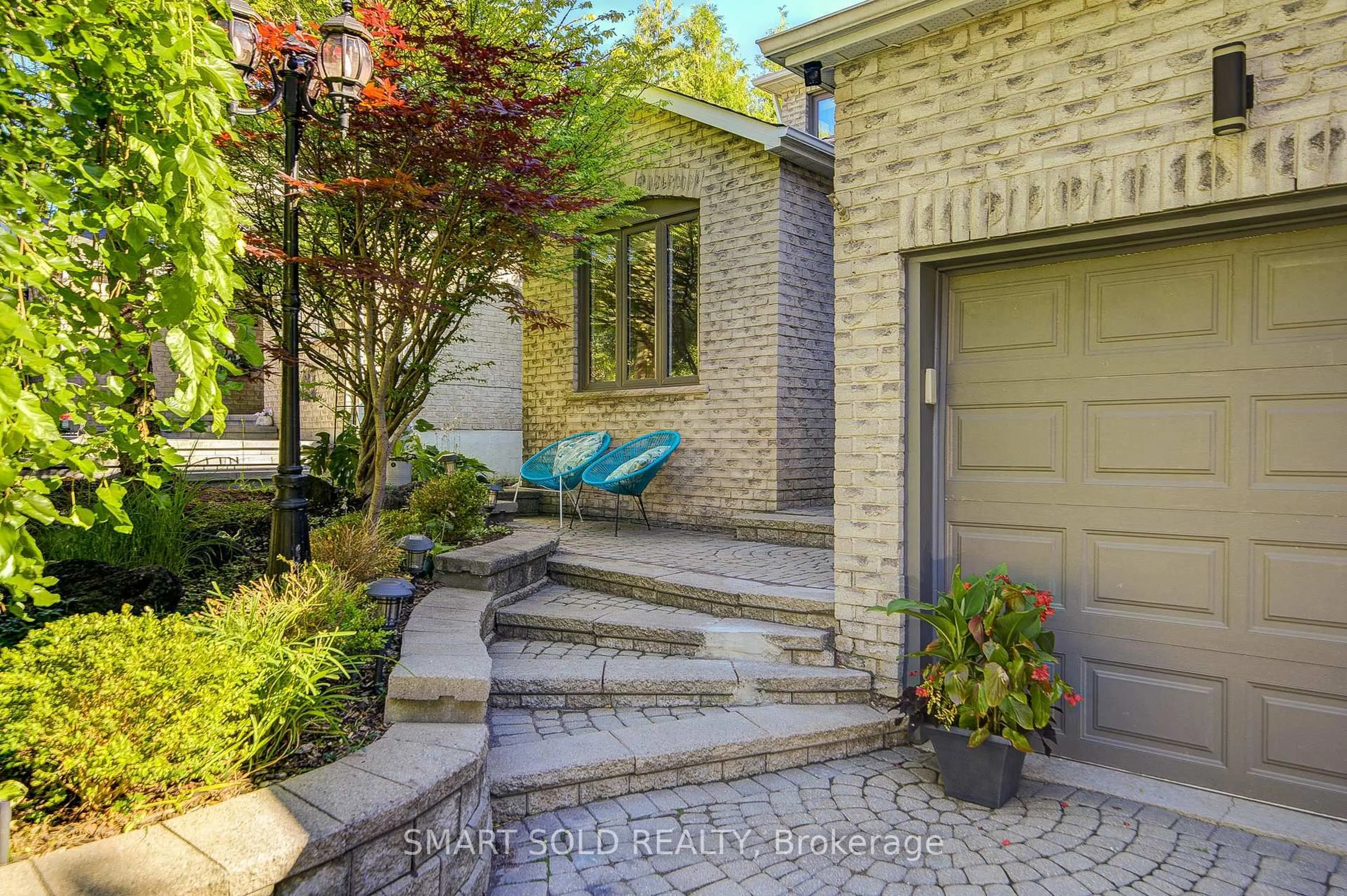 Unknown for 350 Kirby Cres, Newmarket Ontario L3X 1G7