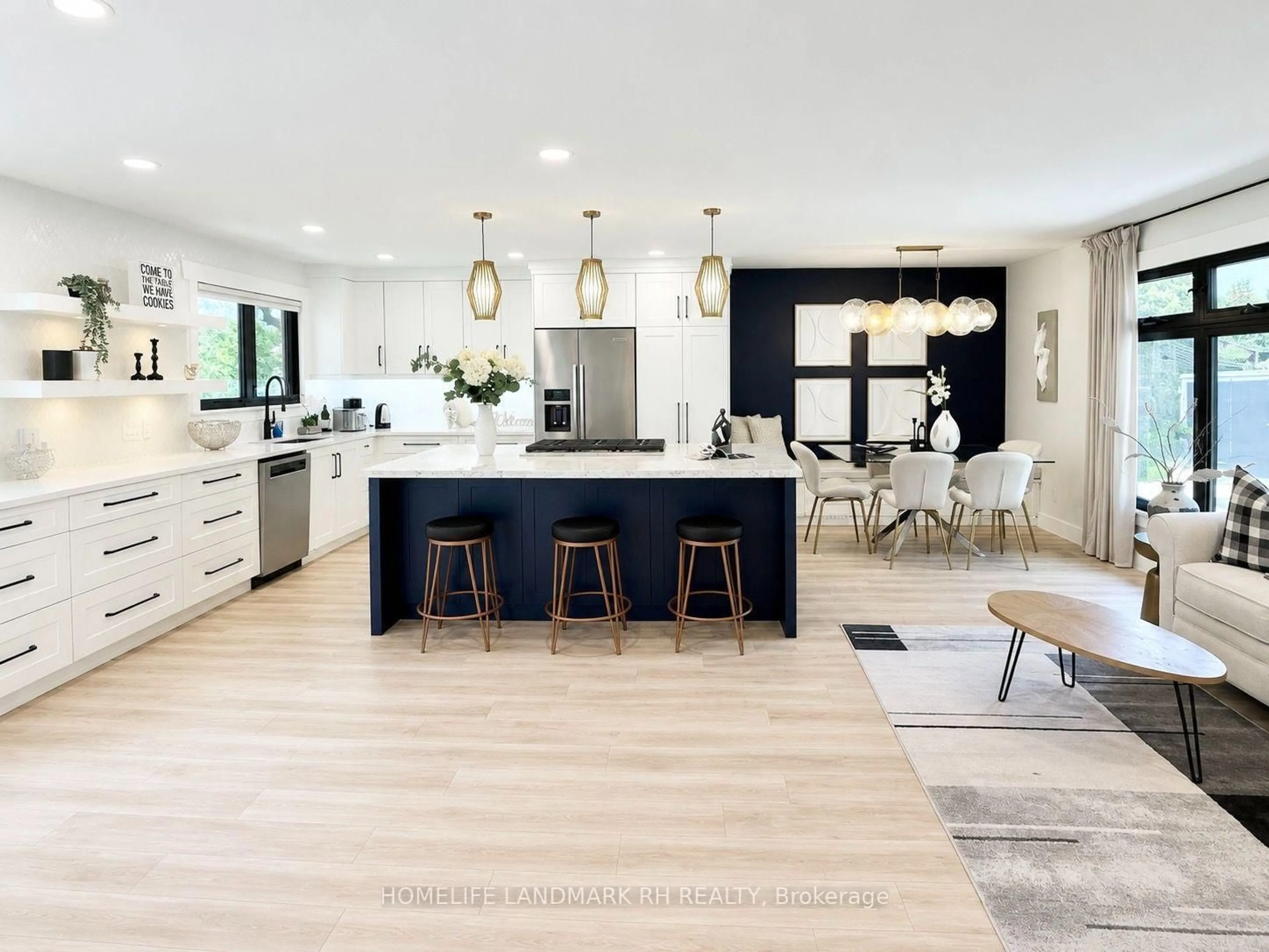 Open concept kitchen, unknown for 824 Grace St, Newmarket Ontario L3Y 2L7