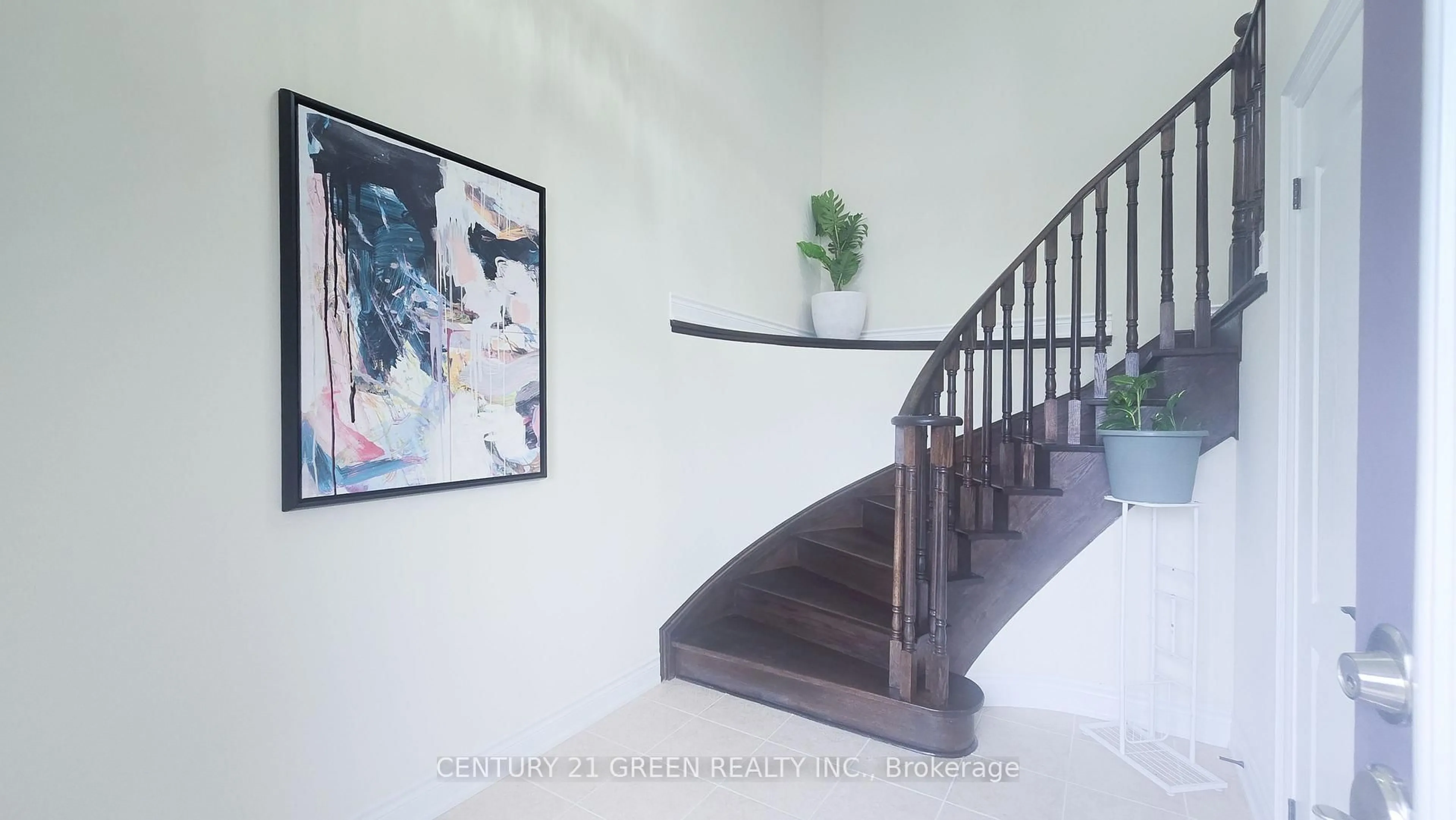 Indoor foyer for 61 Magdalan Cres, Richmond Hill Ontario L4E 0W4
